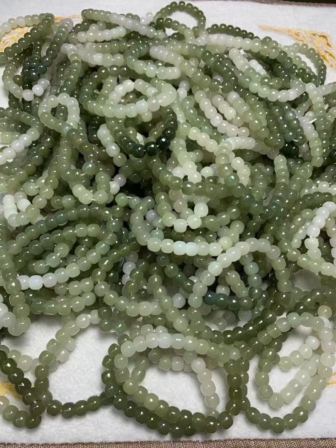 Natural Hetian jade, Qinghai material, 6x7m old shape bead gradient color bracelet for women Specification image