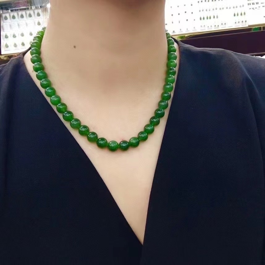 Natural Russian jade necklace, women's collarbone necklace, mother's chain Item Picture