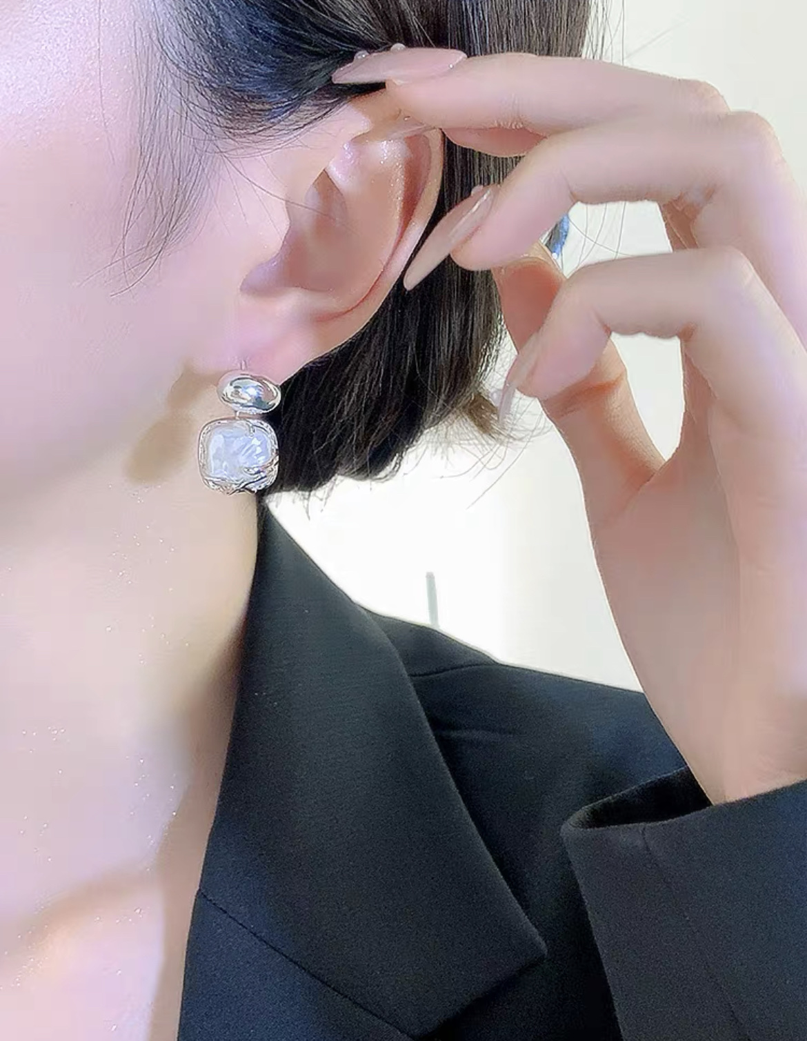 Korean Minority Design Lava Pearl Metal Light Luxury Unique Simple High Sense Earrings Fate Season Item Picture