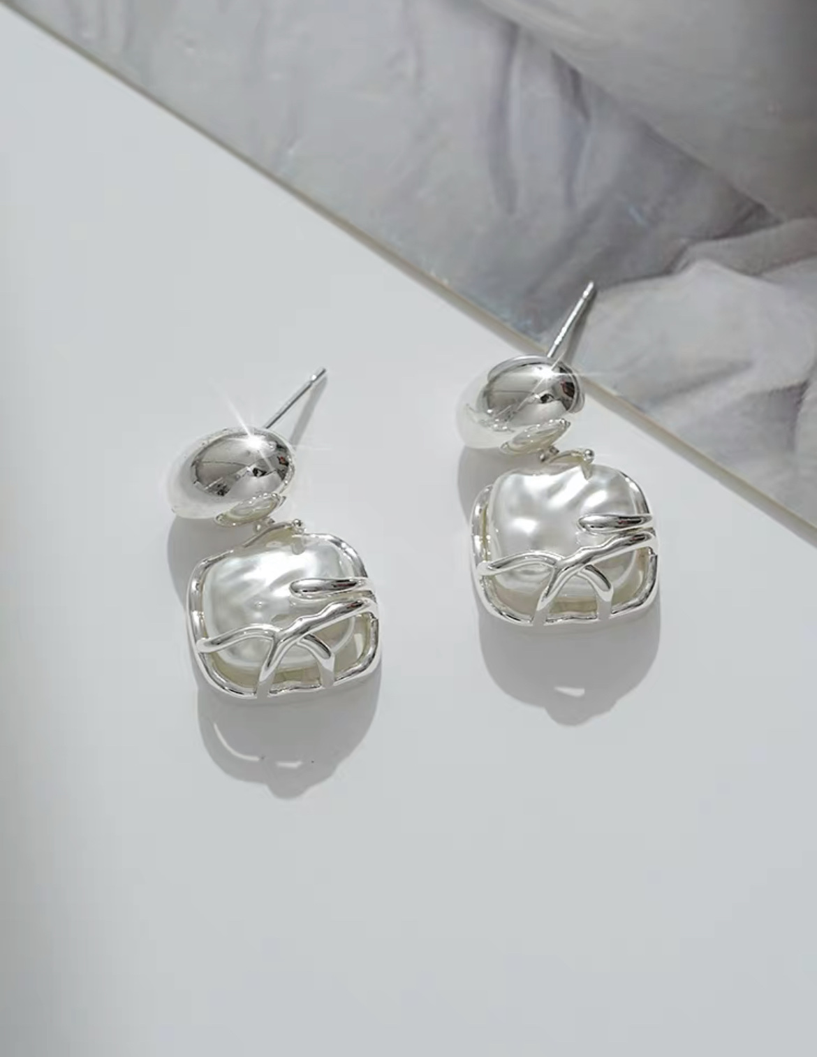 Korean Minority Design Lava Pearl Metal Light Luxury Unique Simple High Sense Earrings Fate Season Application Scenario
