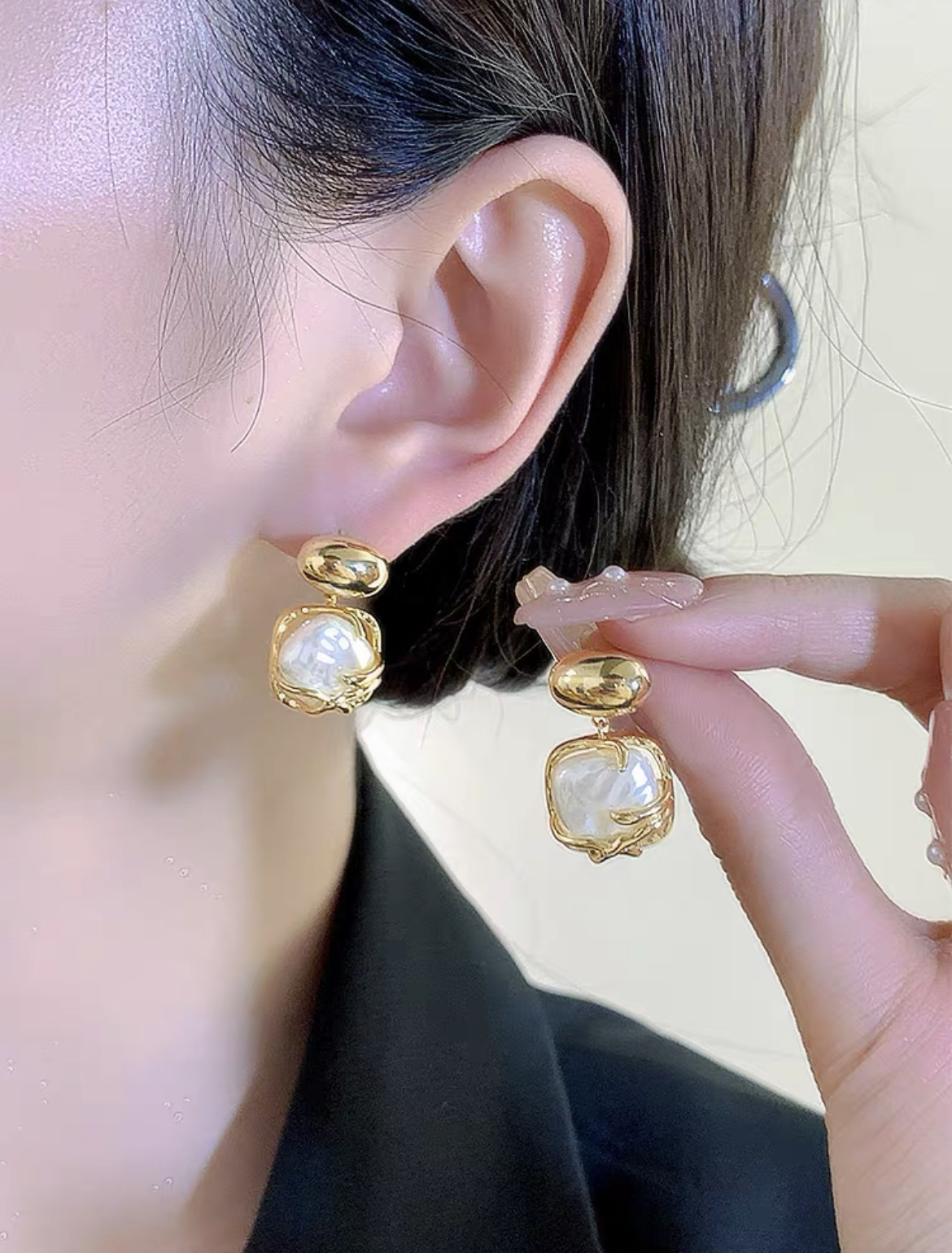 Korean Minority Design Lava Pearl Metal Light Luxury Unique Simple High Sense Earrings Fate Season