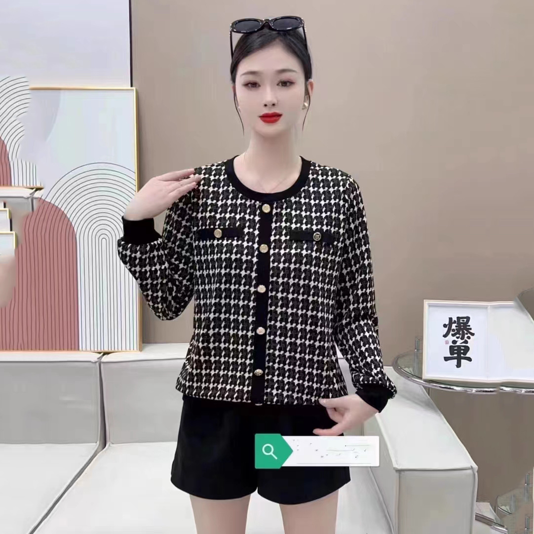 The 2023 new Xiongtu women's autumn and winter long-sleeved, fine-checked top