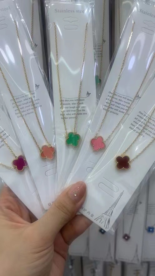 Titanium Steel Four-Leaf Clover Single Flower Necklace details Picture