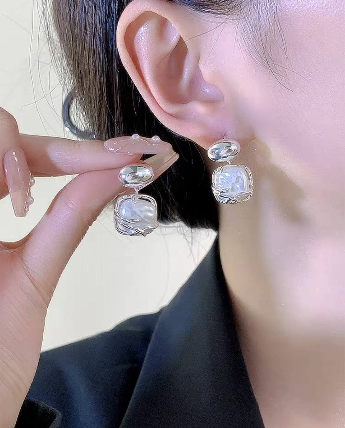 Korean Minority Design Lava Pearl Metal Light Luxury Unique Simple High Sense Earrings Fate Season Specification drawing