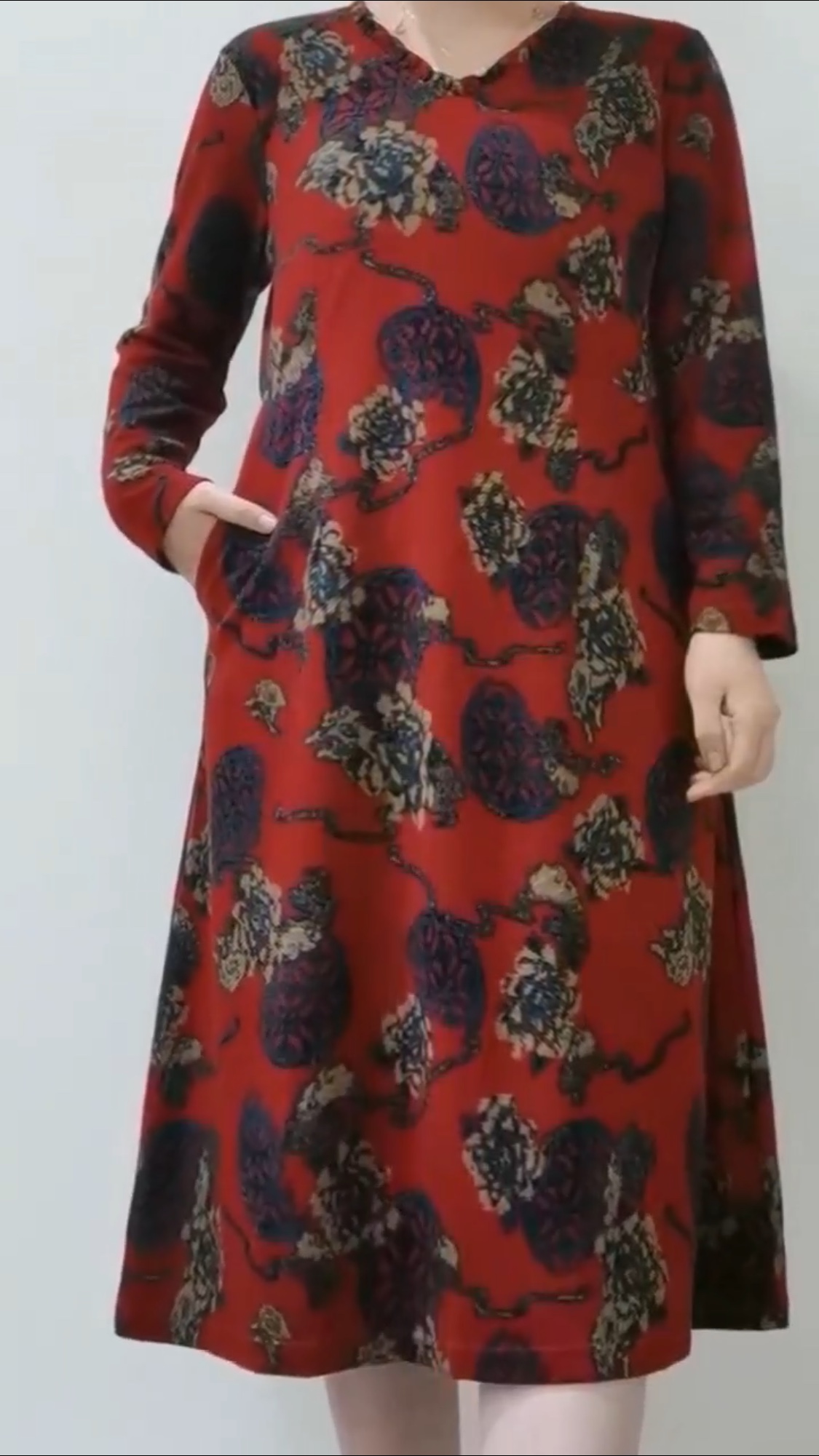2023 New women's autumn and winter slanted pocket long-sleeved dress Loose dress details Picture