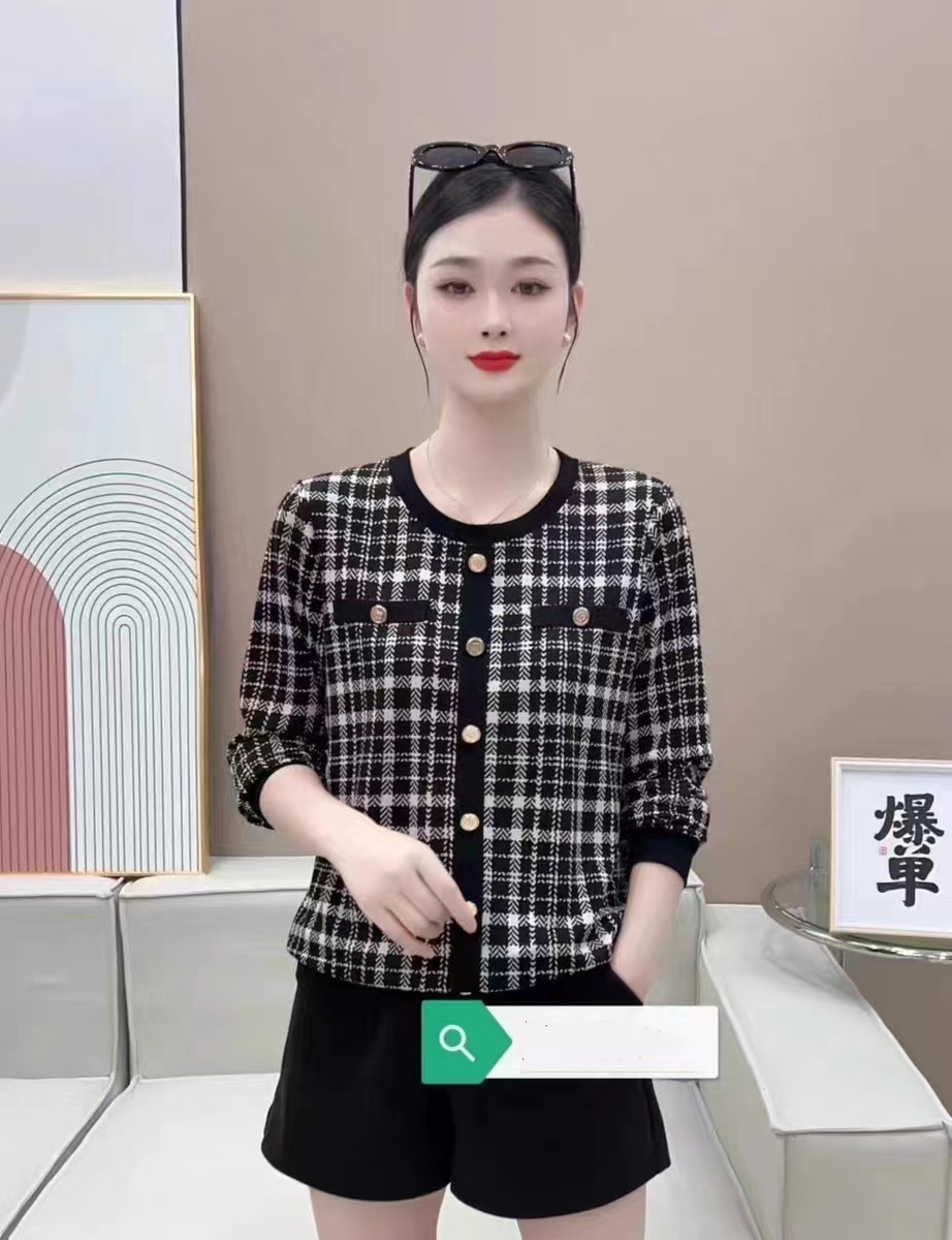"2023 New style!" Long-sleeved women's clothing for autumn and winter, with black and white checkered designs, elegant and fashionable. Limited-time purchase, you'll regret it if you don't buy! Item Picture