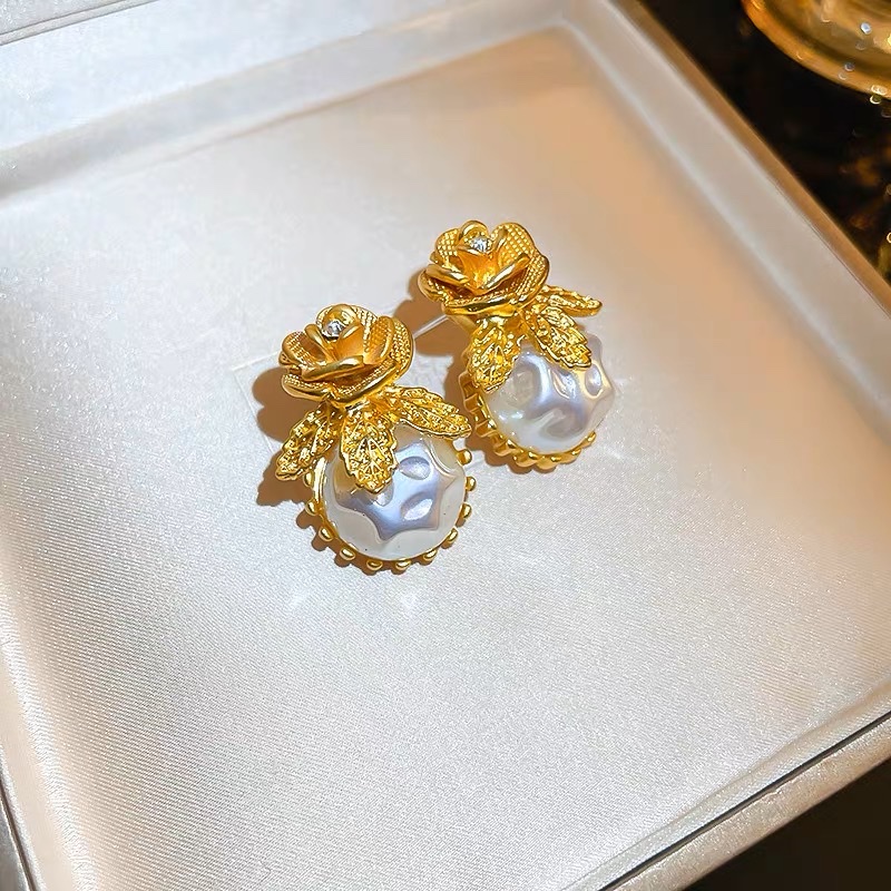 Korean Style Simple Medieval Fashion Light Luxury Trend Atmospheric Korean Version Of Earrings Feather Butterfly Jewelry Application Scenario