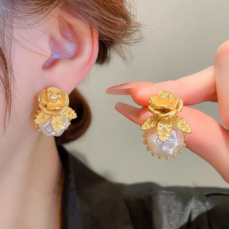 Korean Style Simple Medieval Fashion Light Luxury Trend Atmospheric Korean Version Of Earrings Feather Butterfly Jewelry
