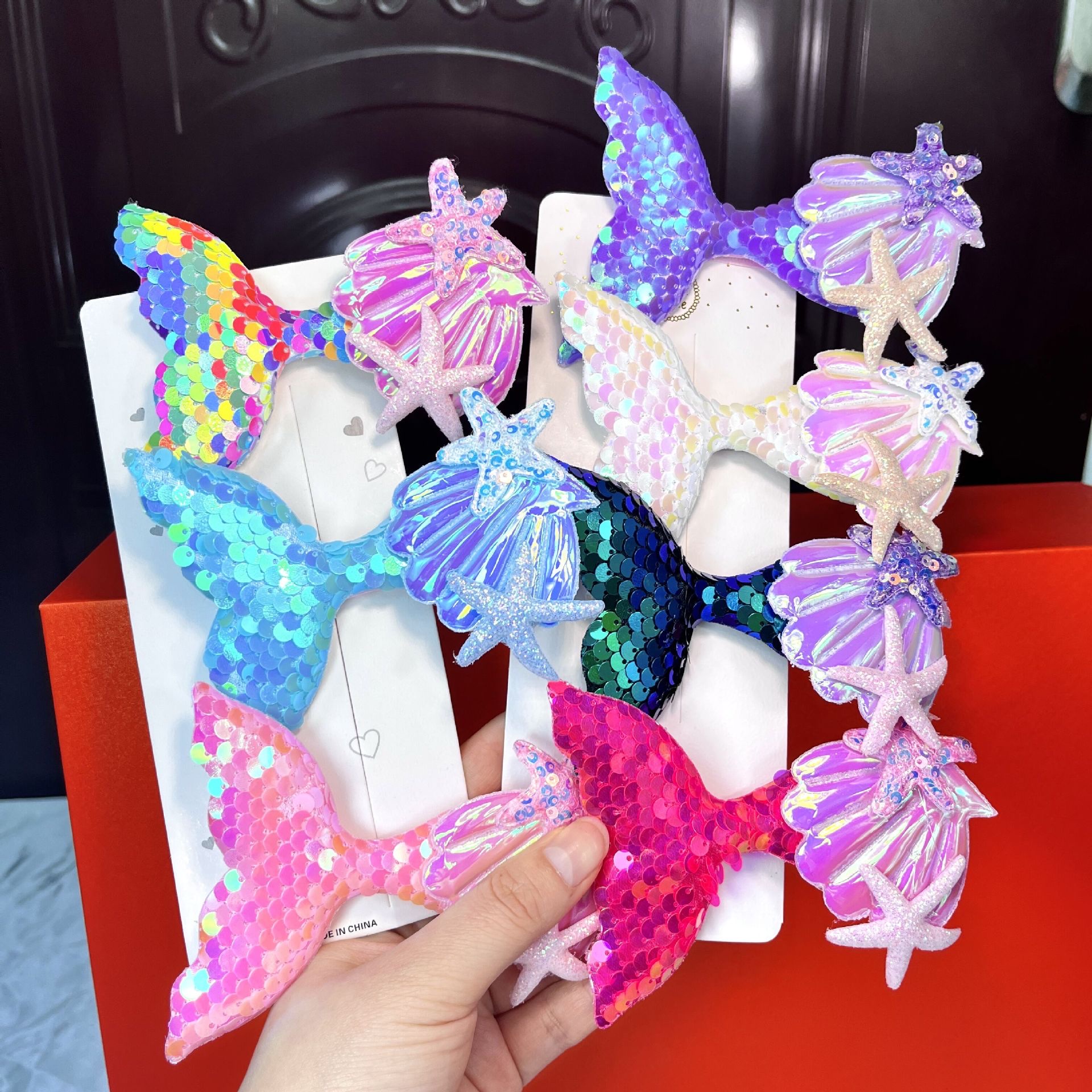 Butterfly hairpins, rubber bands Specification image