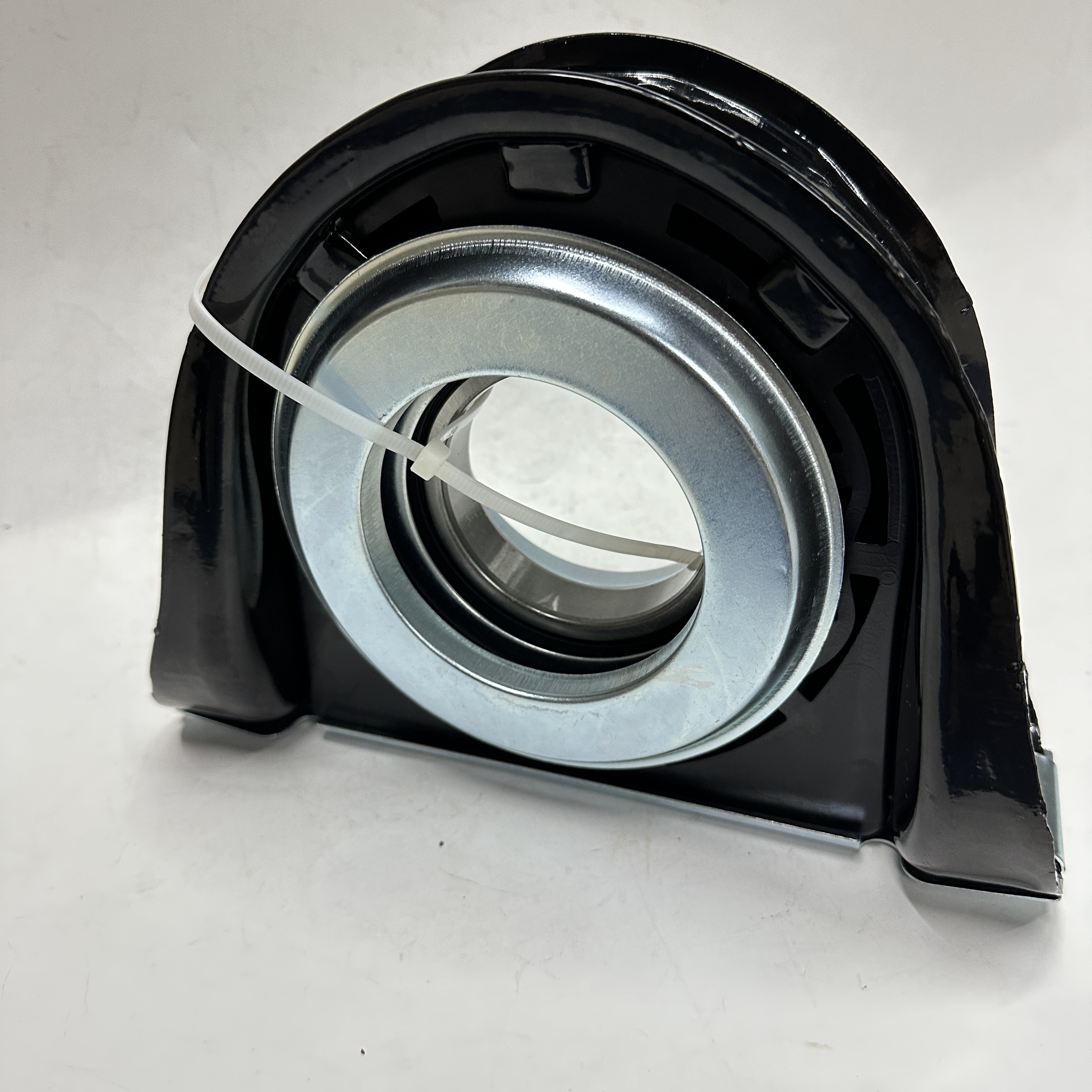 Automotive accessories for Iveco drive shaft center support, drive shaft center bearing BP251-003 Application Scenario