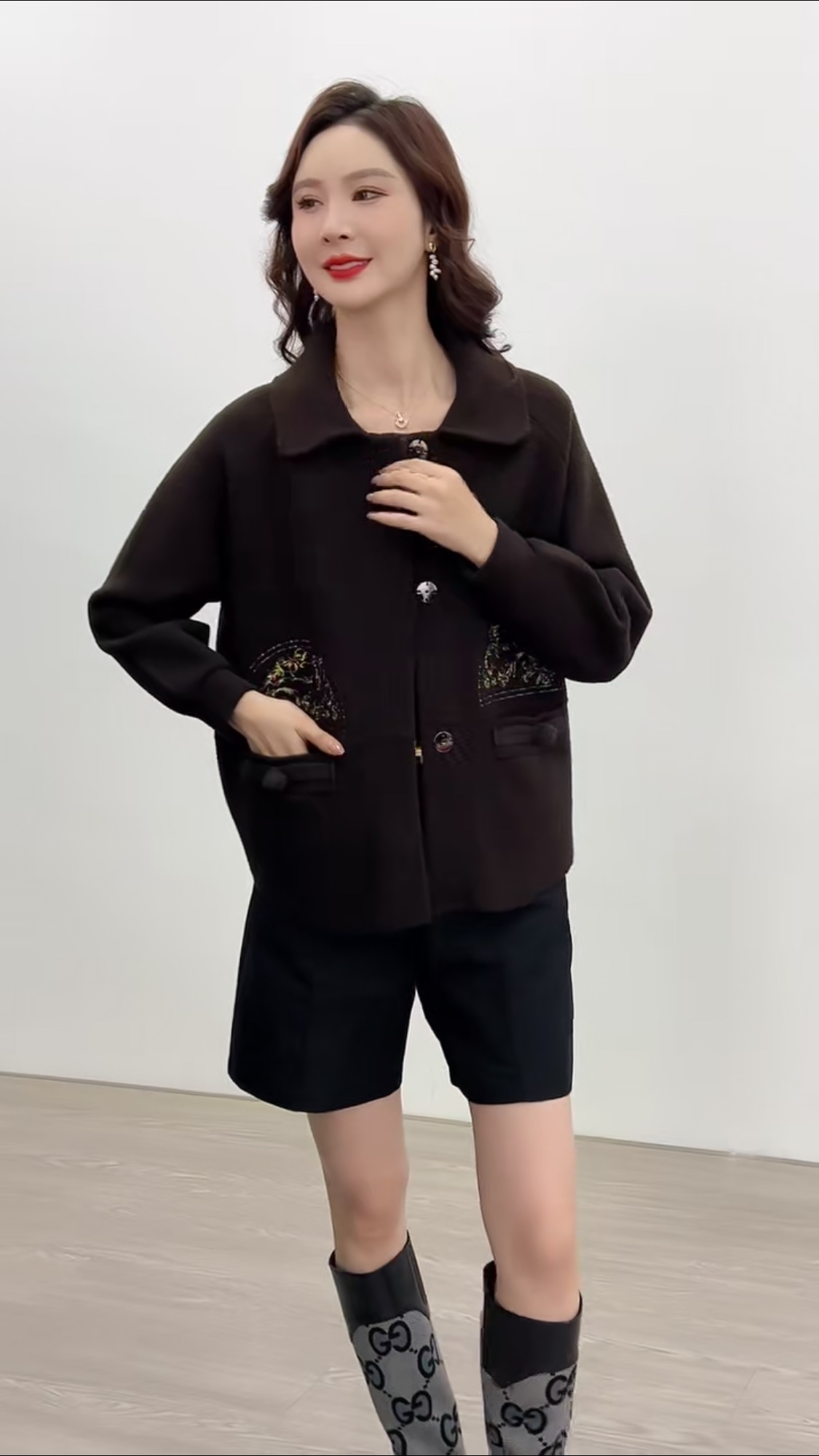 2023 New women's autumn and winter long-sleeved knitted coffee-colored top, super value price, limited-time offer. Miss it and you'll regret it! Application Scenario