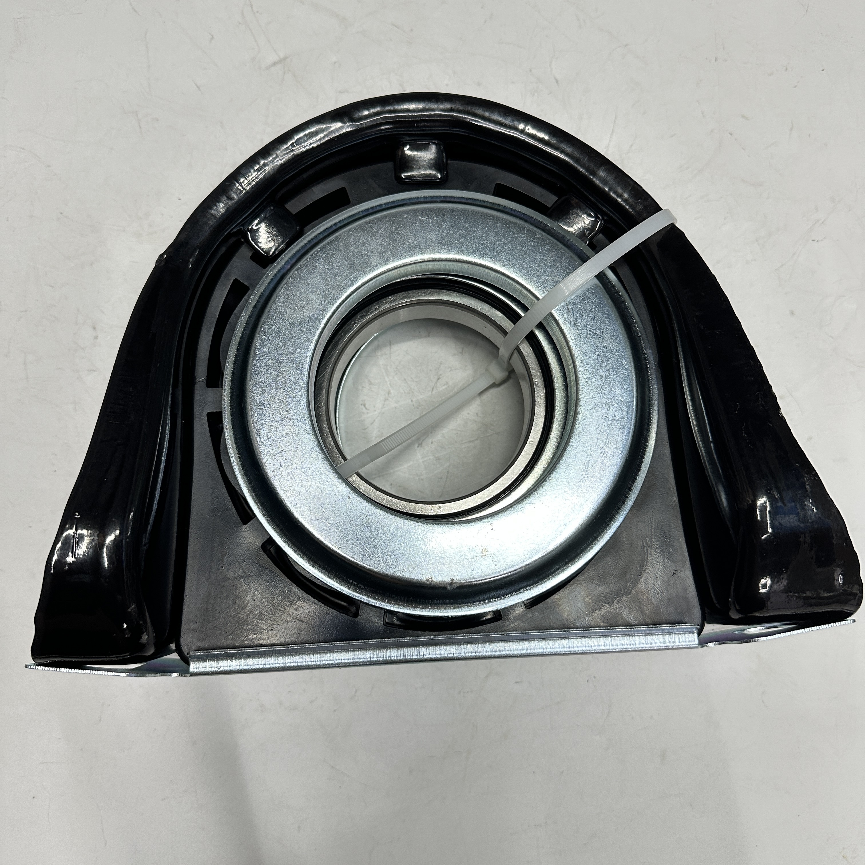 Automotive accessories for Iveco drive shaft center support, drive shaft center bearing BP251-003 full figure