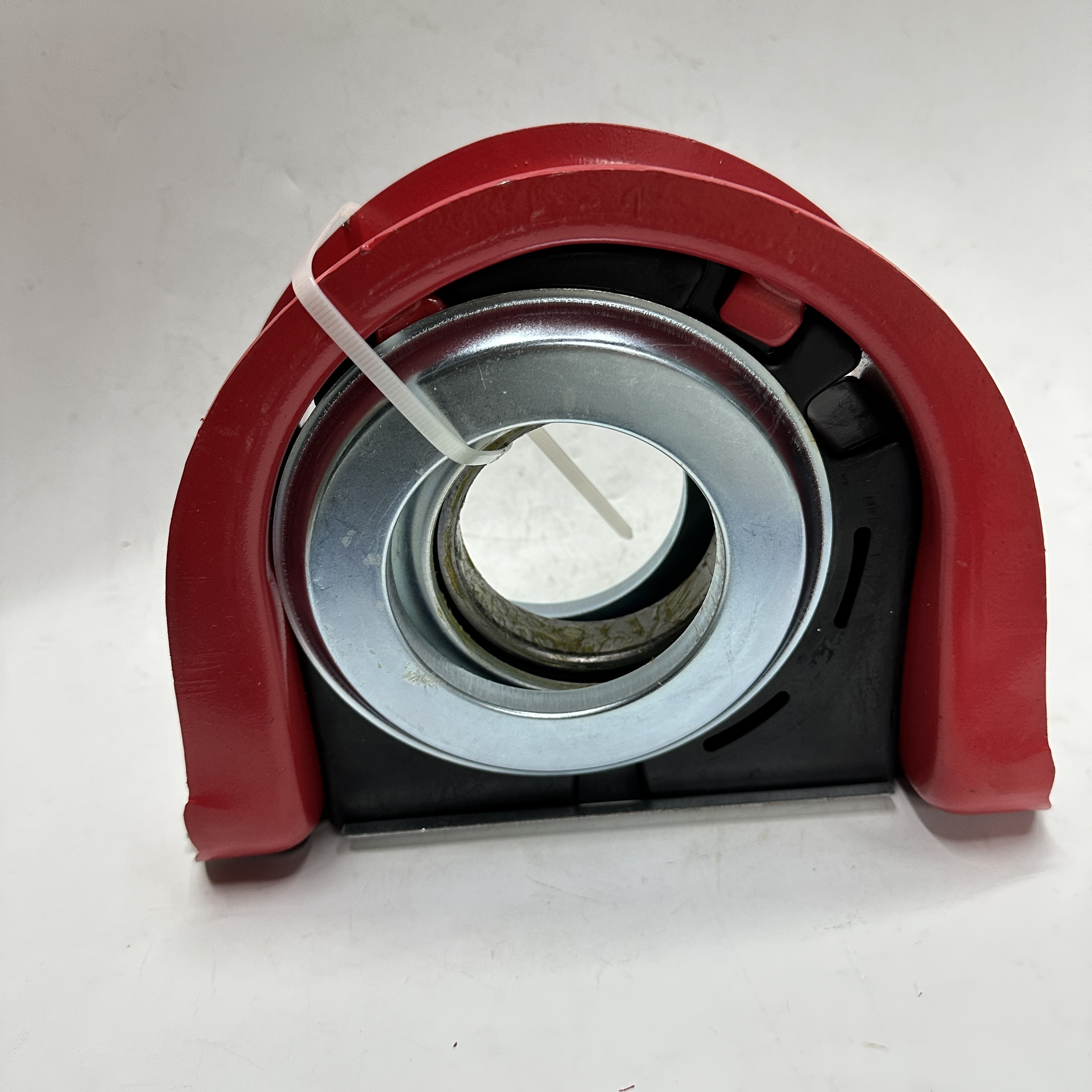 Automotive accessories for Iveco drive shaft center support, drive shaft center bearing BP123-095 Application Scenario