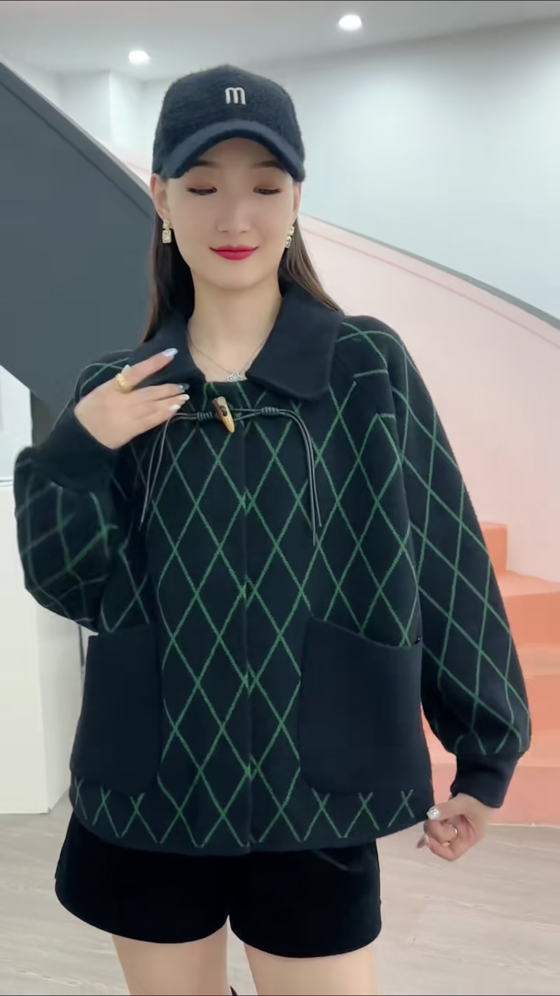 "2023 New style!" Women's long-sleeved knitted top for autumn and winter, a green netted cardigan, fashionable and warm. Limited-time purchase, you'll regret it if you don't buy!