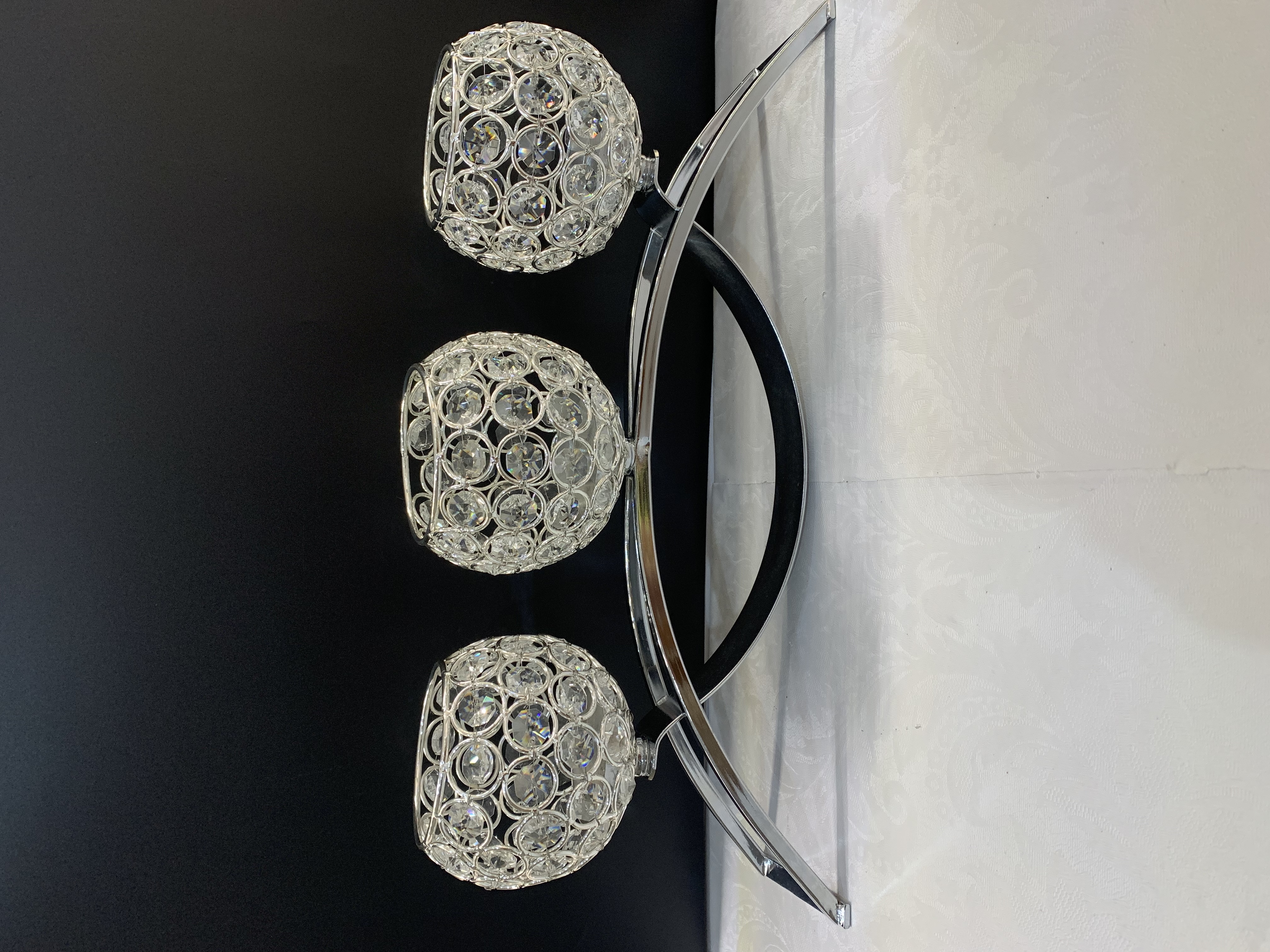 الشموع الحديدية على ضوء الشموع الرومانسية على ضوء الشموع Item Picture