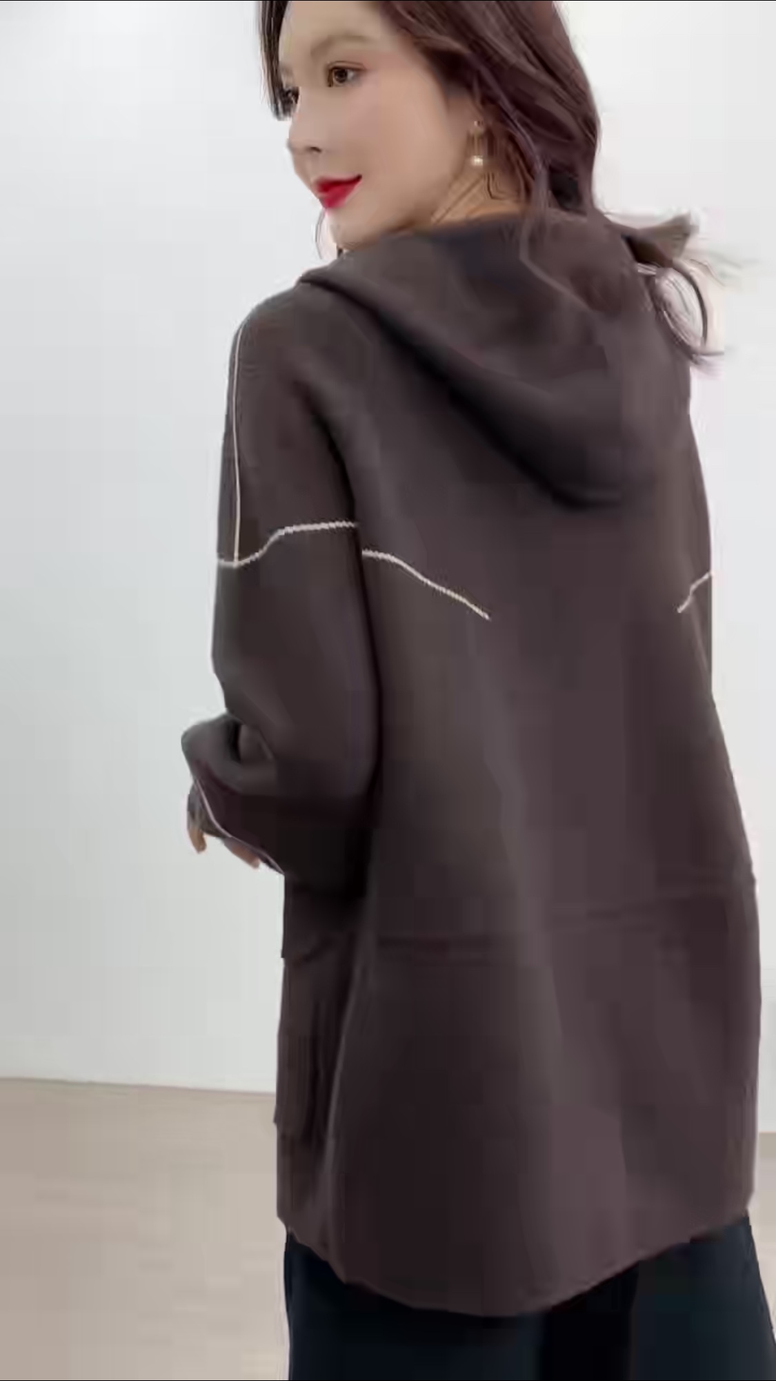 "2023 New style!" Ladies' long-sleeved knitted cardigan for autumn and winter, coffee-colored, fashionable and warm. Limited-time purchase, you'll regret it if you don't buy! Application Scenario