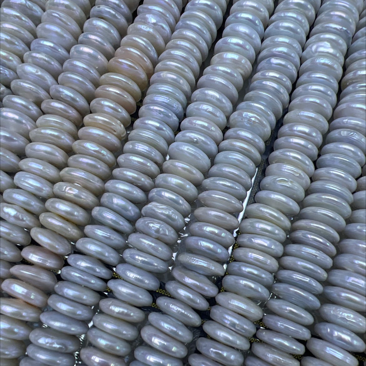 Button freshwater pearl details Picture