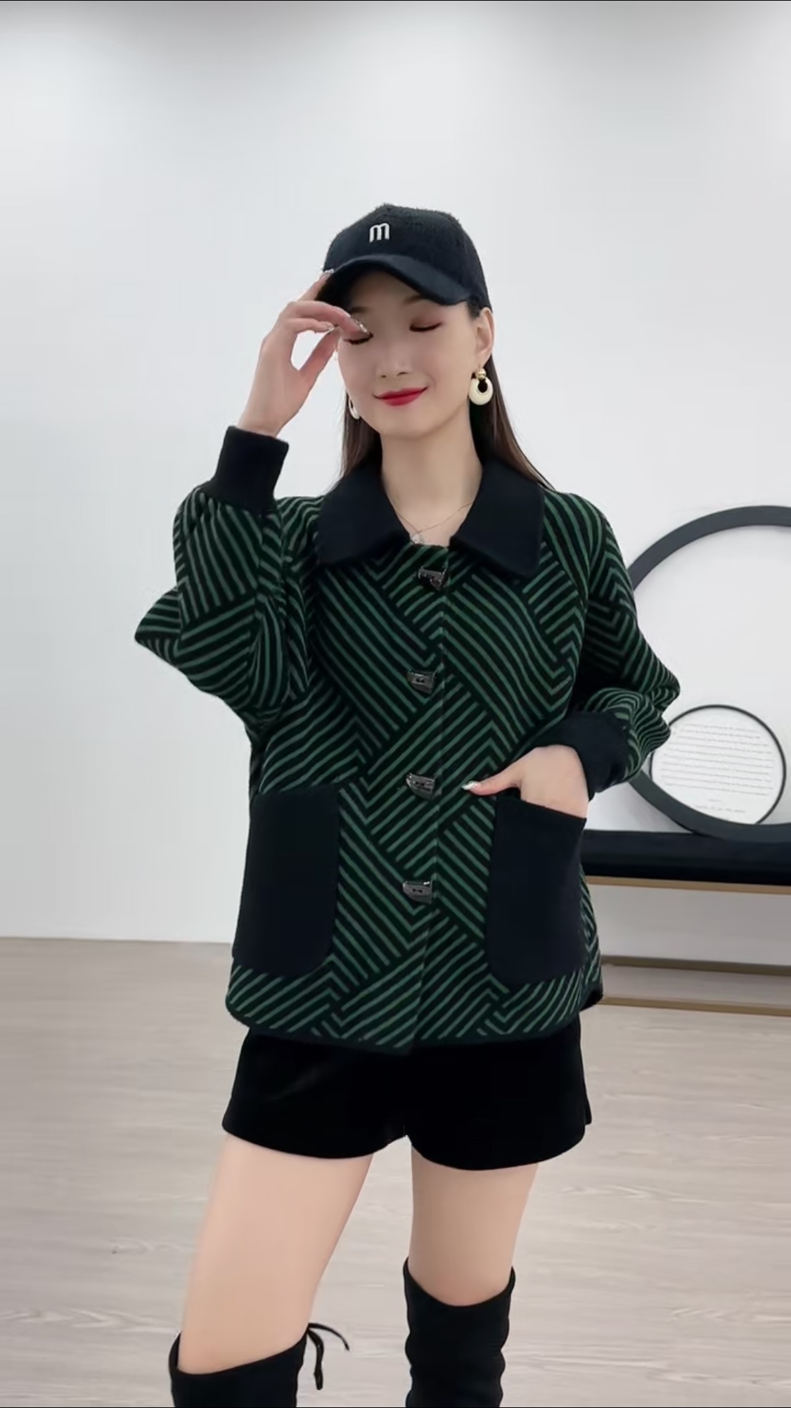 New product on the market! 2023 Autumn/Winter women's wear: Dark green long-sleeved knitted top, elegant and stylish. You'll definitely regret not buying it! Limited-time flash sale! Item Picture