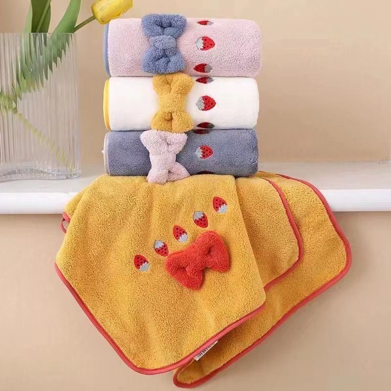 Coral fleece towels are soft, absorbent and do not shed hair. They are super thick blanket for children, beach towels, bath towels with bows