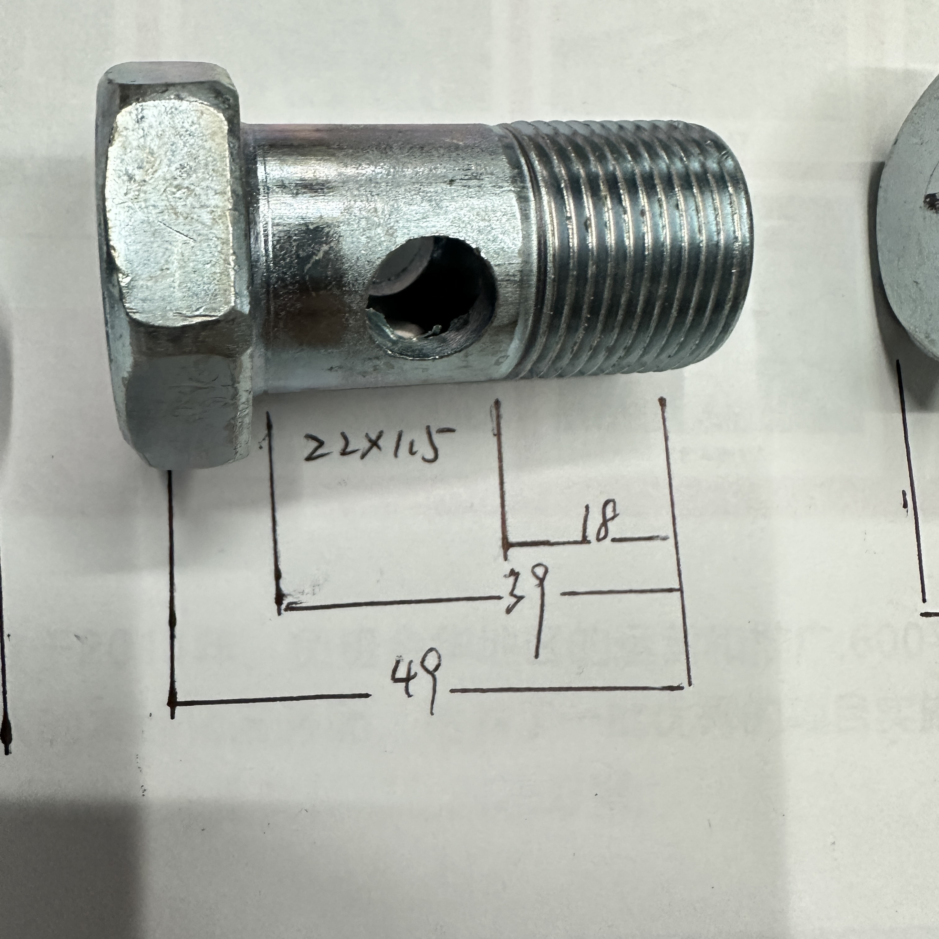空心螺丝/滤清器配件/发动机配件白底实物图
