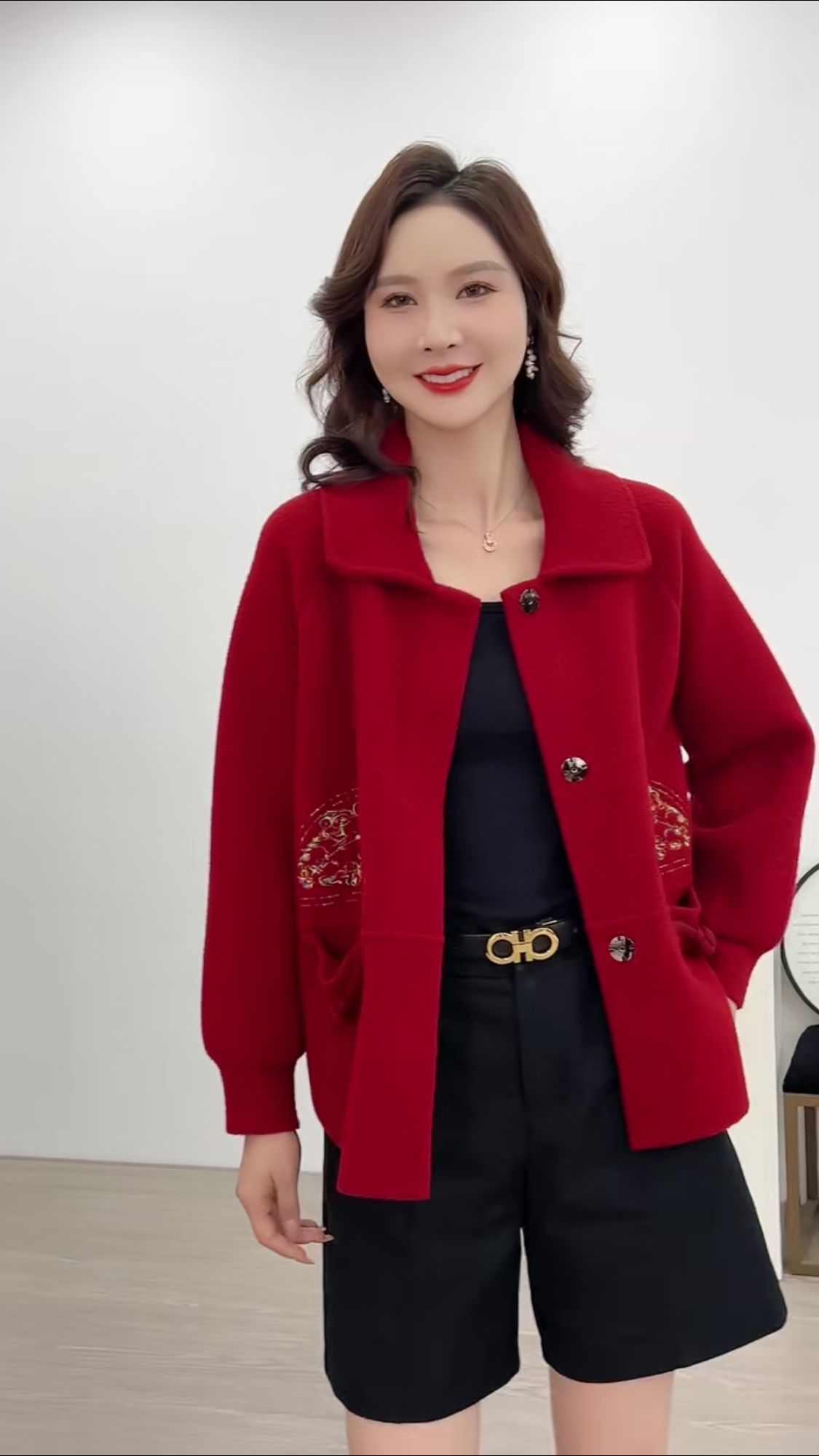 New product on the market! 2023 Autumn/Winter women's wear, red embroidered long-sleeved knitted top, fashionable and warm. You'll regret it if you don't buy it! Limited-time flash sale! Item Picture