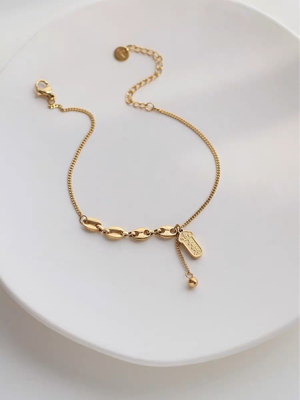 Signed on the anklet girl fashion ins niche high-grade design sense titanium steel does not fade good luck foot chain details Picture