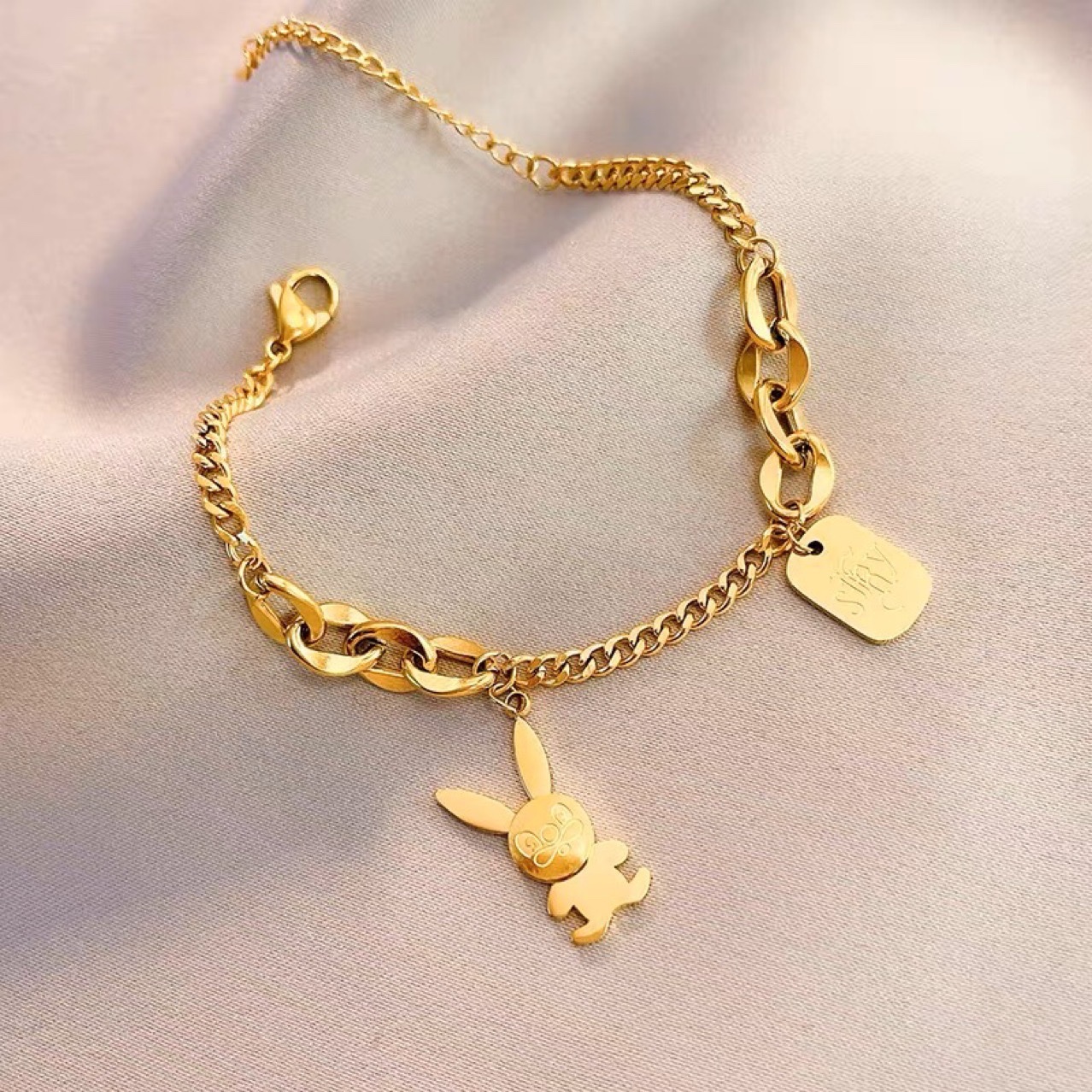 New bracelet Instagram niche design cute little rabbit bracelet Specification drawing