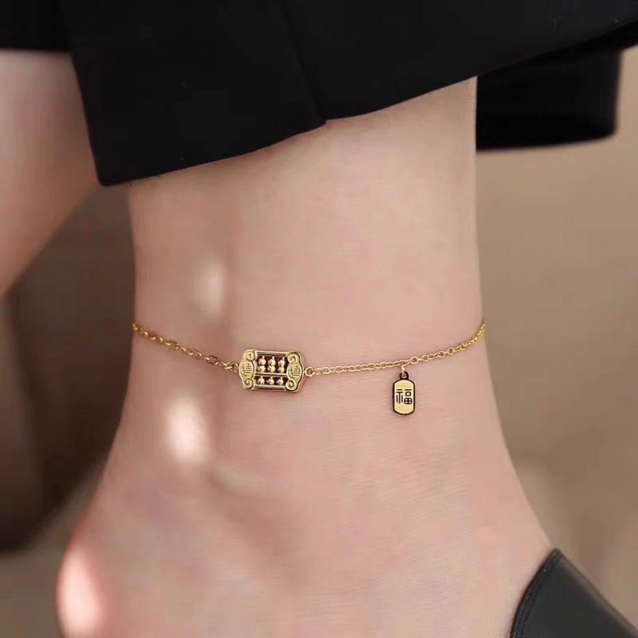 New gold titanium steel abacus Fu brand plated 18K gold anklet female summer does not fade small light luxury foot chain details Picture