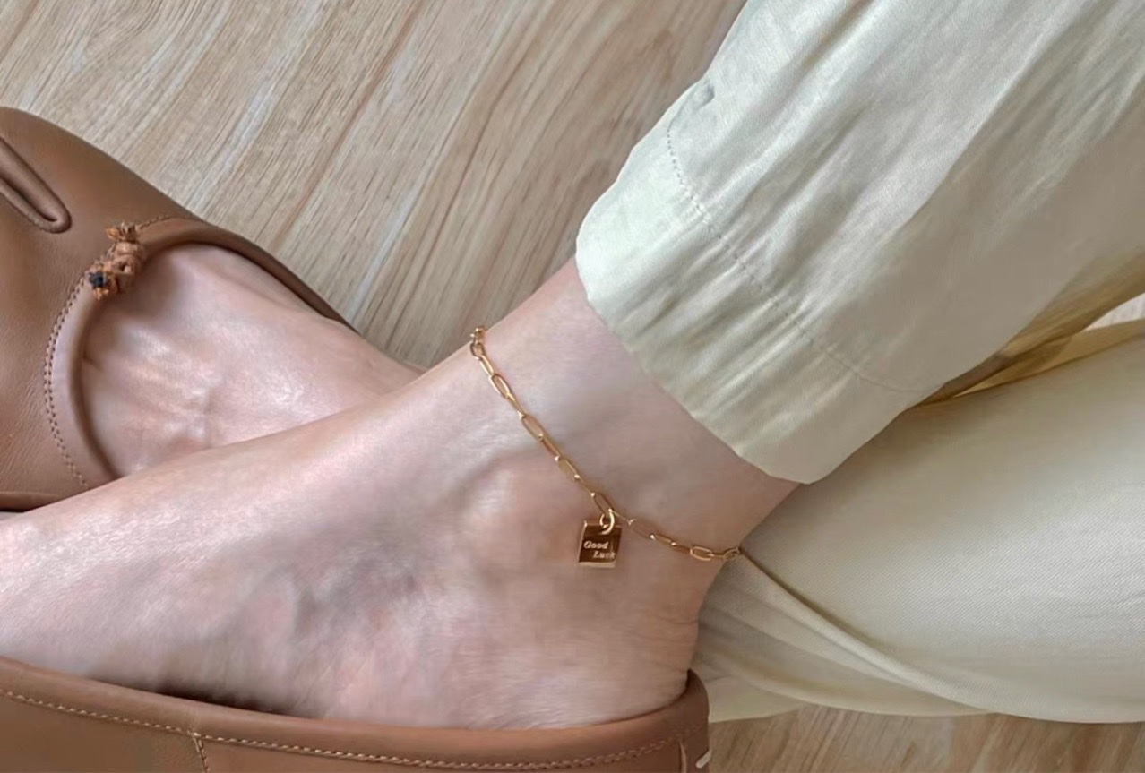 Letter square brand anklet summer ankle unique personality niche foot chain is not easy to fade Specification drawing