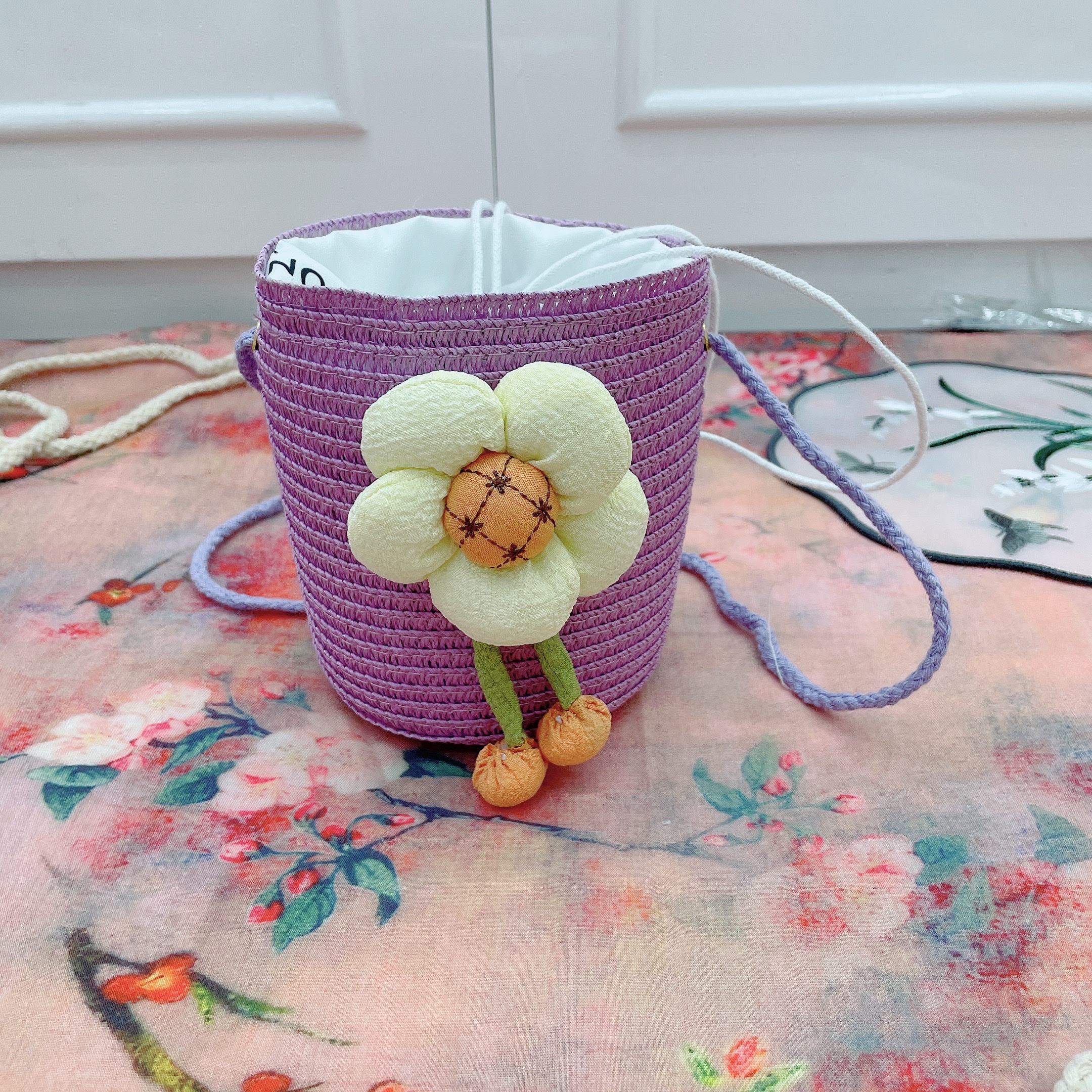 New straw woven bags, hand-woven mobile phone bags, travel and vacation cup-shaped flower bags, beach bags, crossbody bags, wholesale mini small bags details Picture