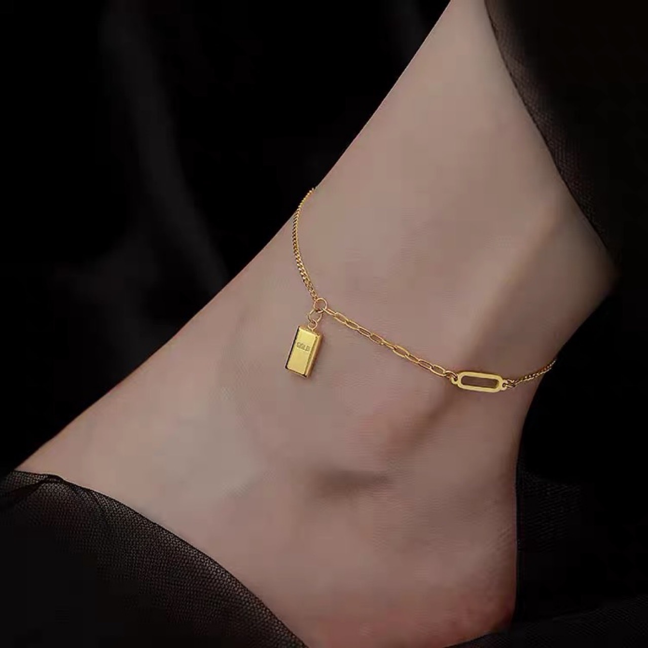 Small gold titanium steel anklet women's advanced cold wind foot chain light luxury fashion foot accessories Specification drawing