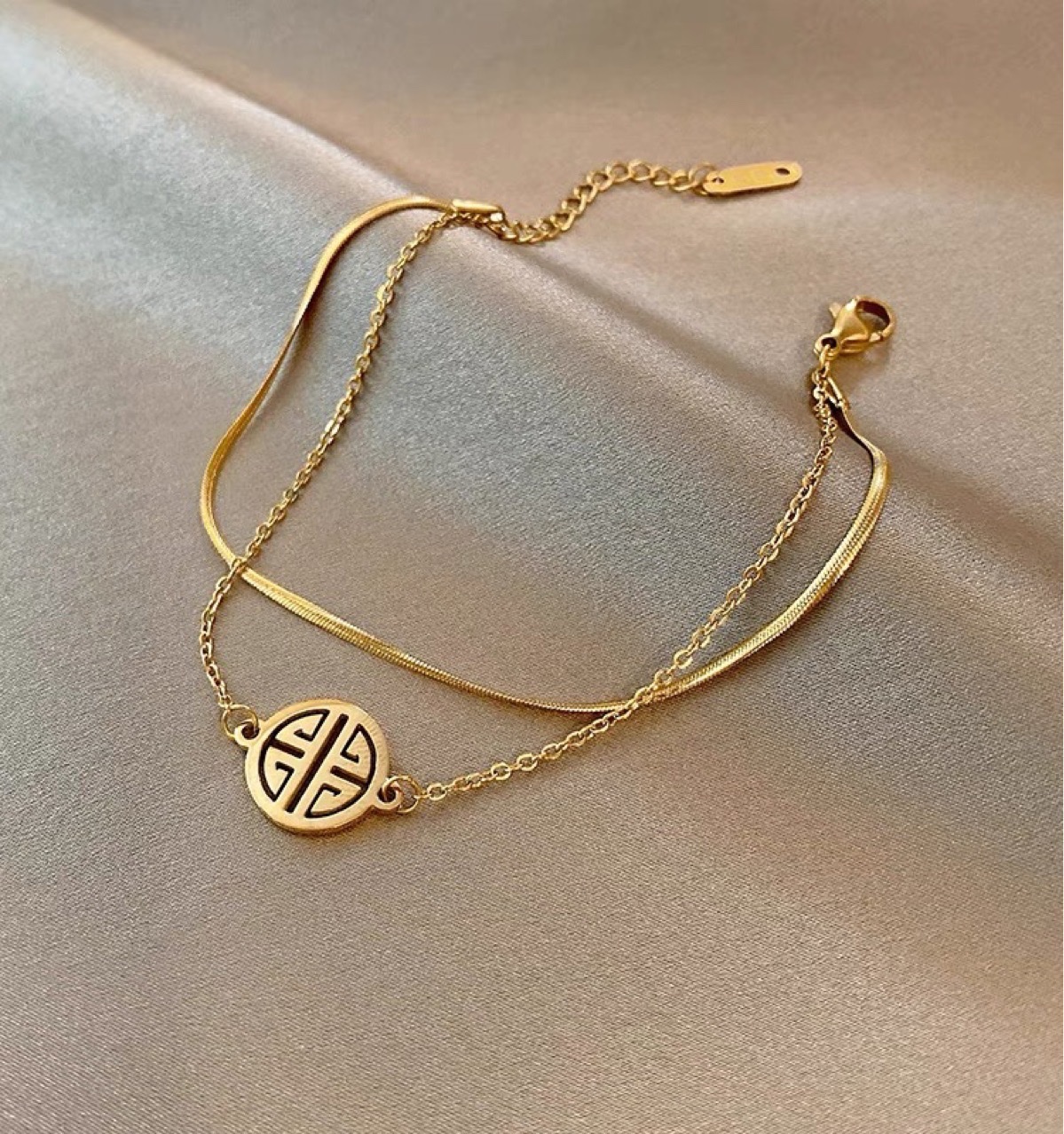 Vintage titanium steel double-layer fortune tag bracelet female INSTAGRAM niche design light luxury delicate lucky hand decoration simple personality full figure