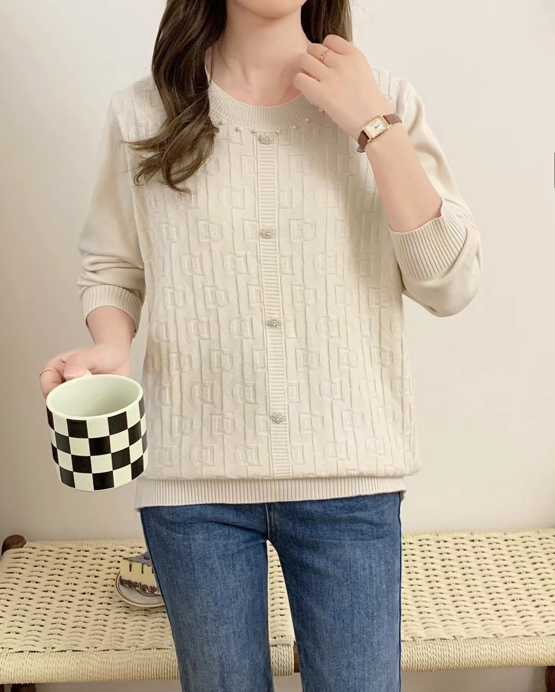 New product on the market! 2023 Autumn/Winter women's clothing, high-quality knitted sweaters, single-color long-sleeved tops, warm your winter. Limited-time purchase, you'll regret it if you don't buy! Item Picture