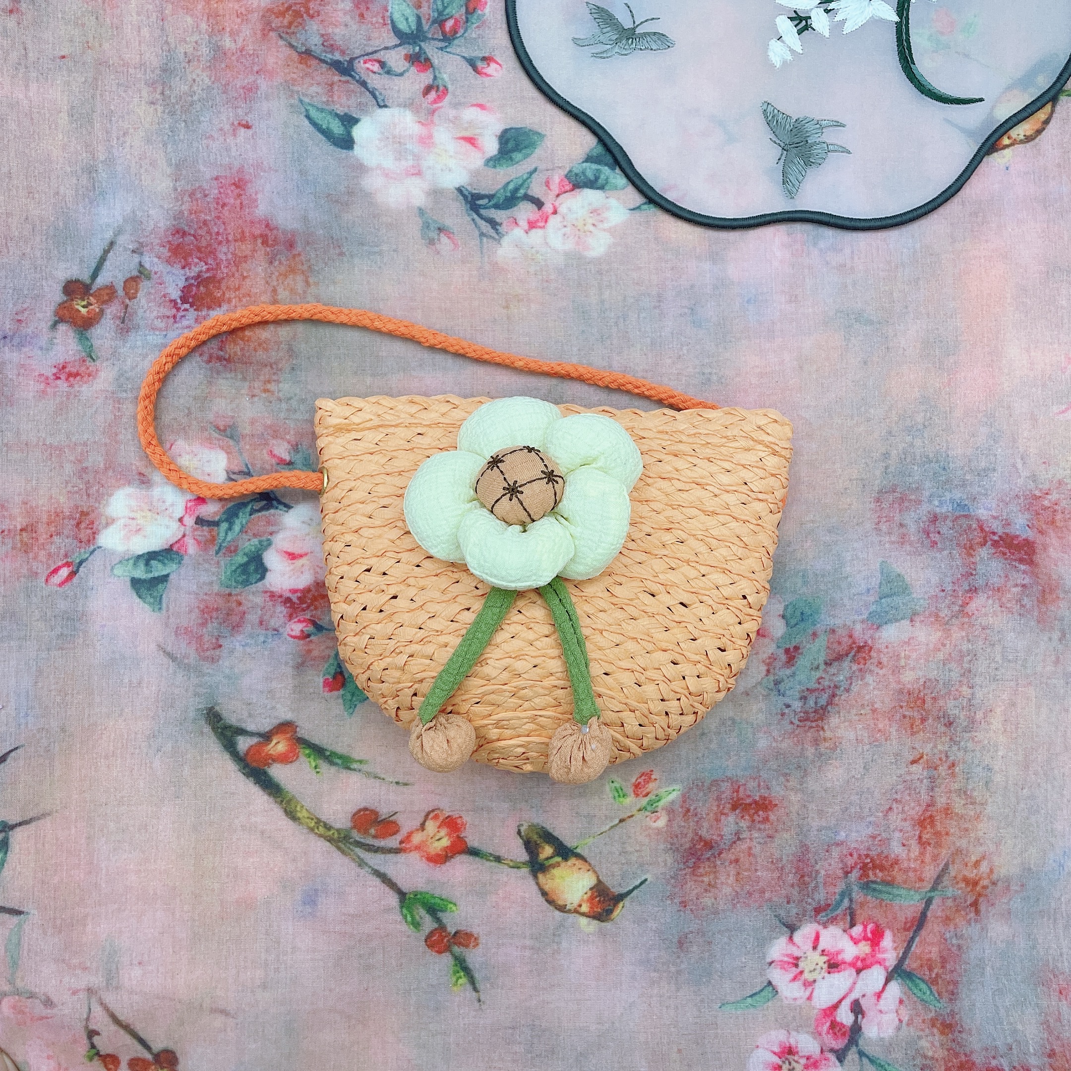 New straw woven bags, hand-woven bags, seaside vacation, cute flower dumpling bags, beach bags, mini crossbody shell bags, wholesale for scenic spots Item Picture