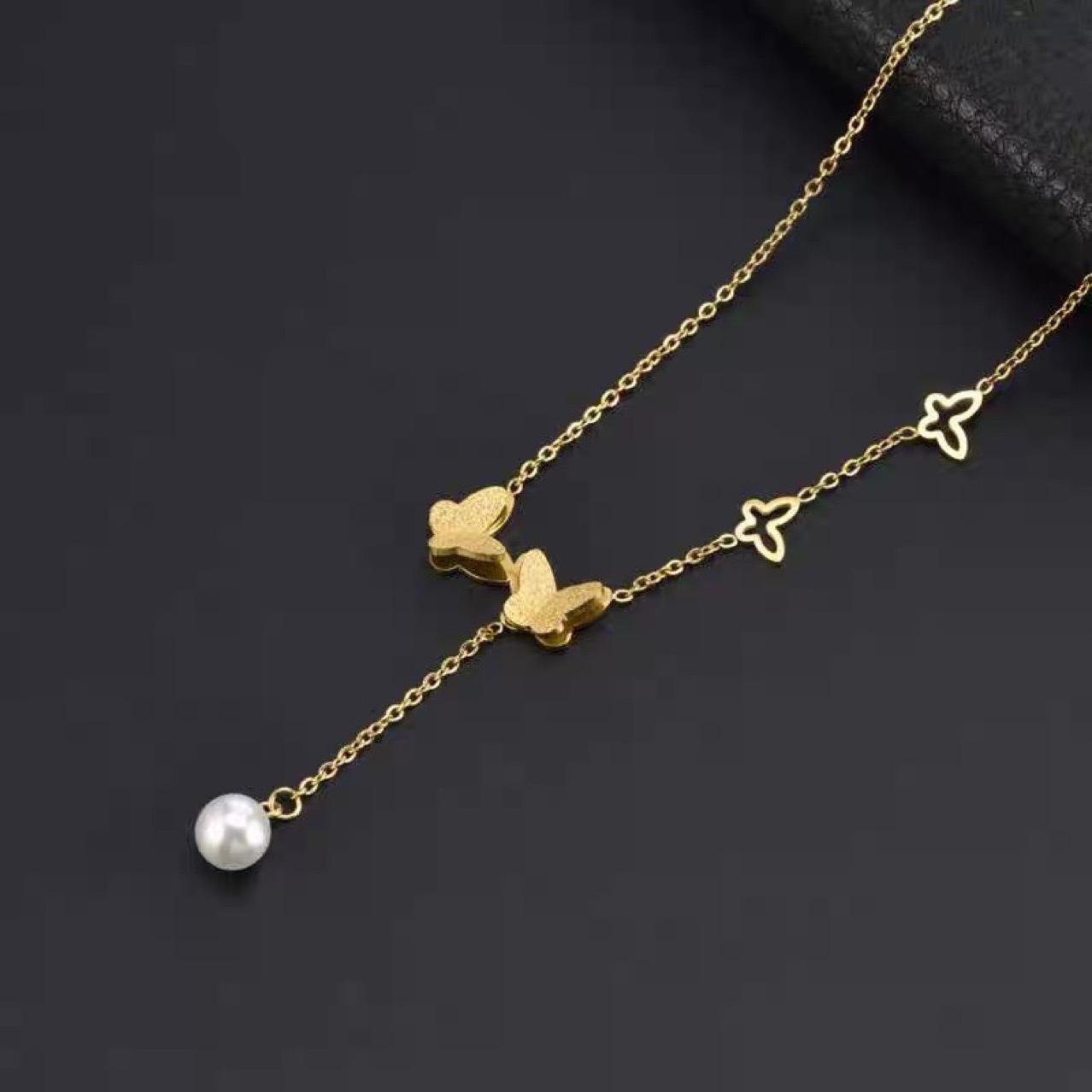 Accessories fashion with light luxury temperament lengthened butterfly beads clavicle chain details Picture