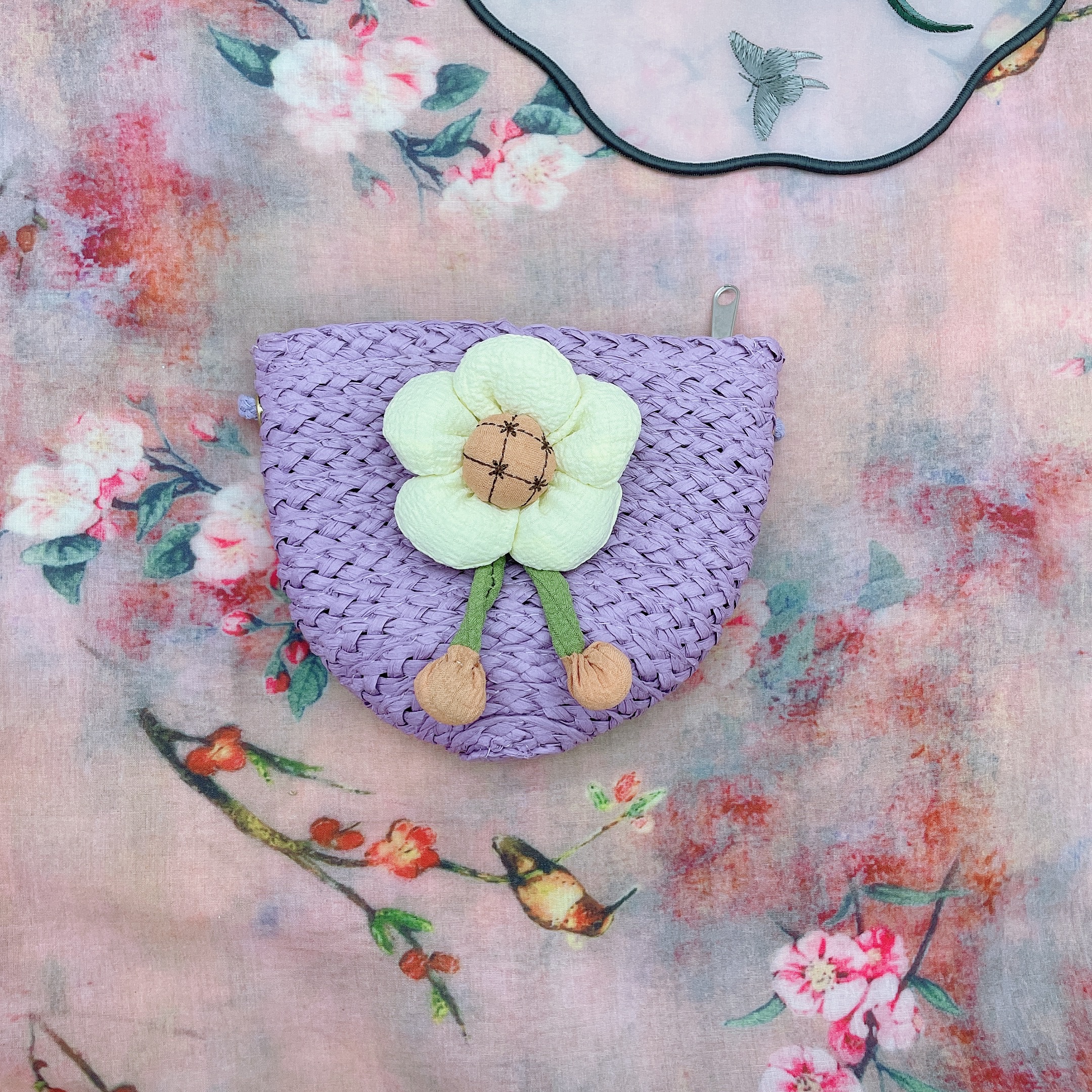 New straw woven bags, hand-woven bags, seaside vacation, cute flower dumpling bags, beach bags, mini crossbody shell bags, wholesale for scenic spots Specification image