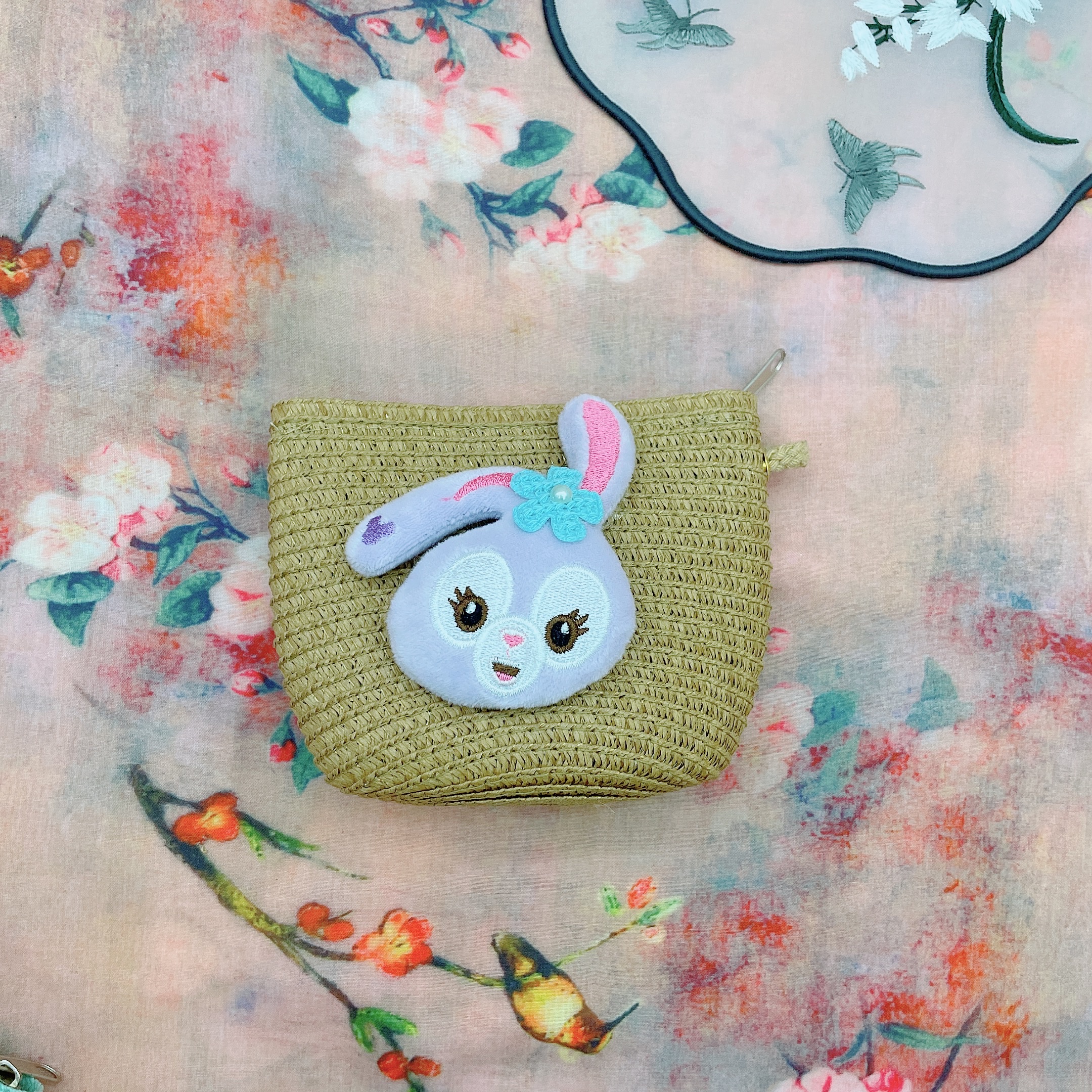 Summer hand-woven straw small bags wholesale, beach vacation bags, Little Rabbit Star Delu popular small bags, crossbody bags Application Scenario