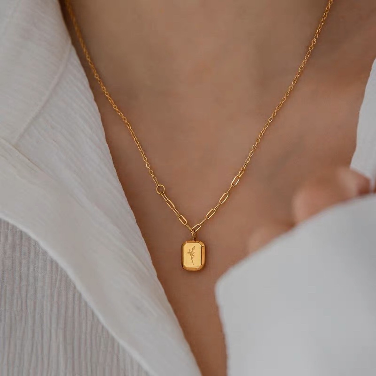 New niche vintage high-grade lavender square brand necklace female collarbone chain choker does not fade Application Scenario