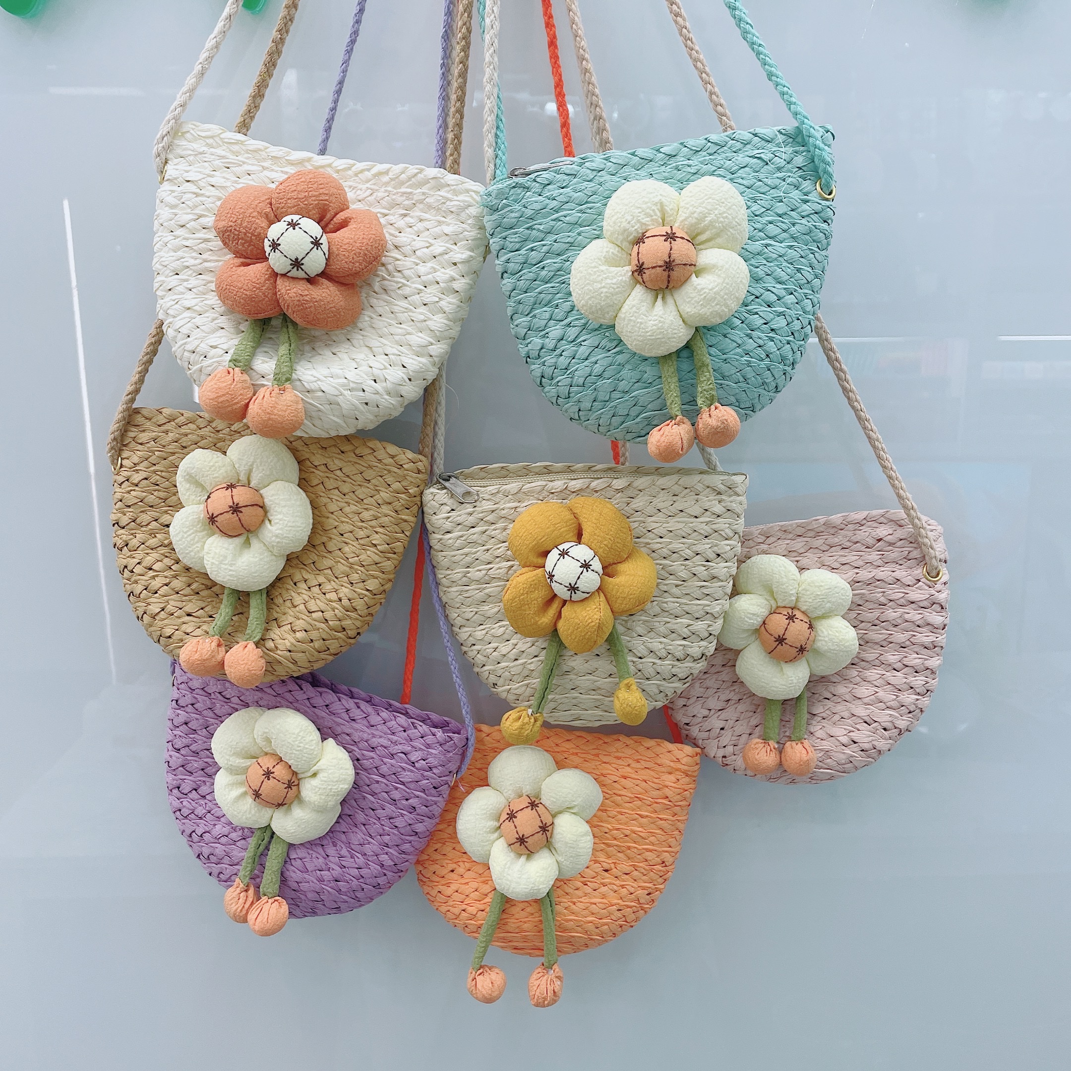 New straw woven bags, hand-woven bags, seaside vacation, cute flower dumpling bags, beach bags, mini crossbody shell bags, wholesale for scenic spots