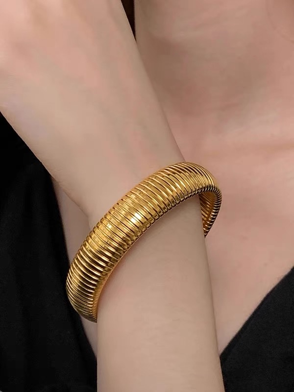 Gold elastic titanium steel snake bone wide bracelet female European and American minority exaggerated silver metal lap bracelet bracelet full figure