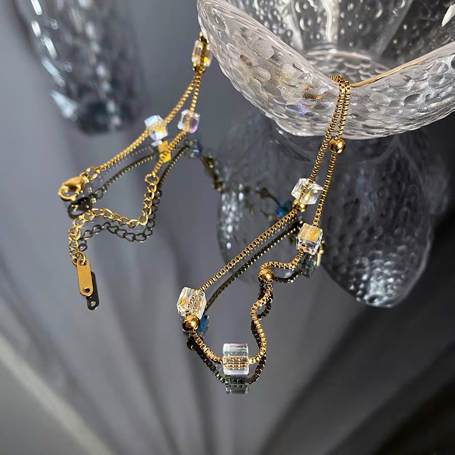 Small exquisite sugar crystal beaded collarbone chain women's titanium steel necklace does not fade color all matching design ins trend thumbnail