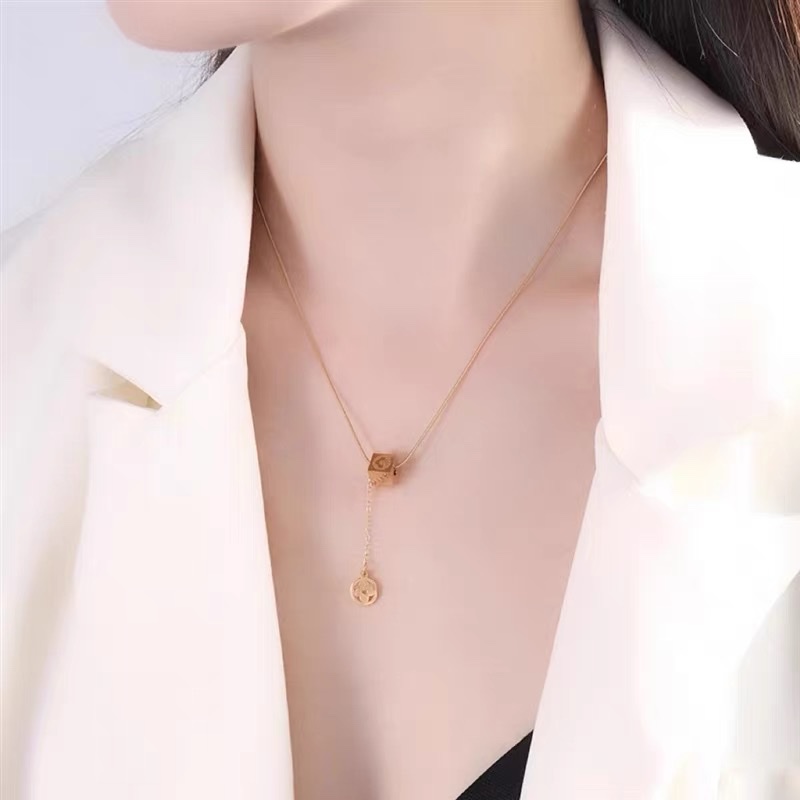 Fashion small square tassel necklace lock sex female niche everything with bone chain thumbnail