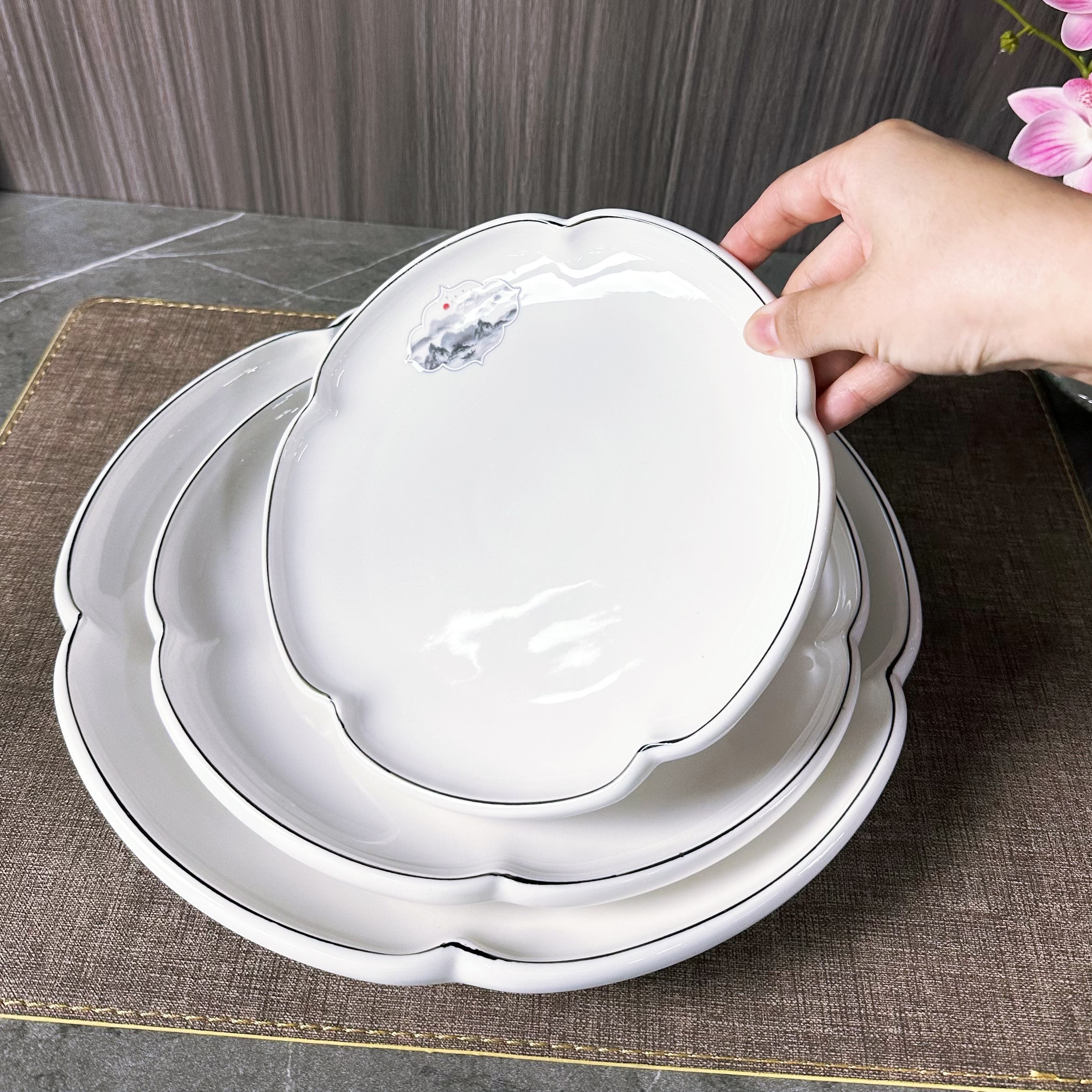 Lake and Mountain Scenery Series Lily round Plates 8-inch, 10-inch and 12-inch ceramic tableware for hotels, restaurants, banquets and clubs, commercial and household use Specification image
