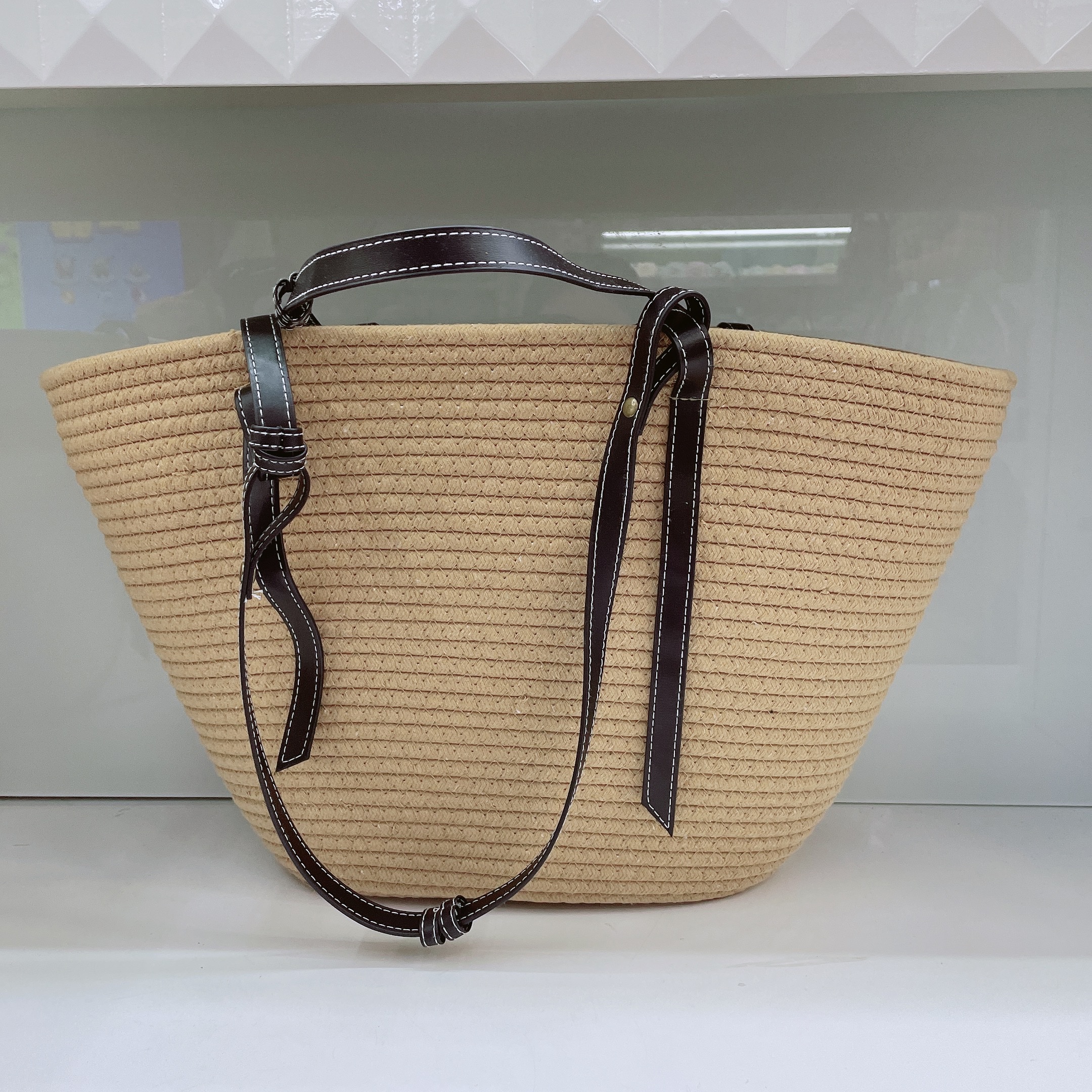 Woven women's bags, large-capacity beach bags, women's bags, new popular belt, cotton thread, versatile commuting tote bags, single-shoulder women's bags wholesale Application Scenario