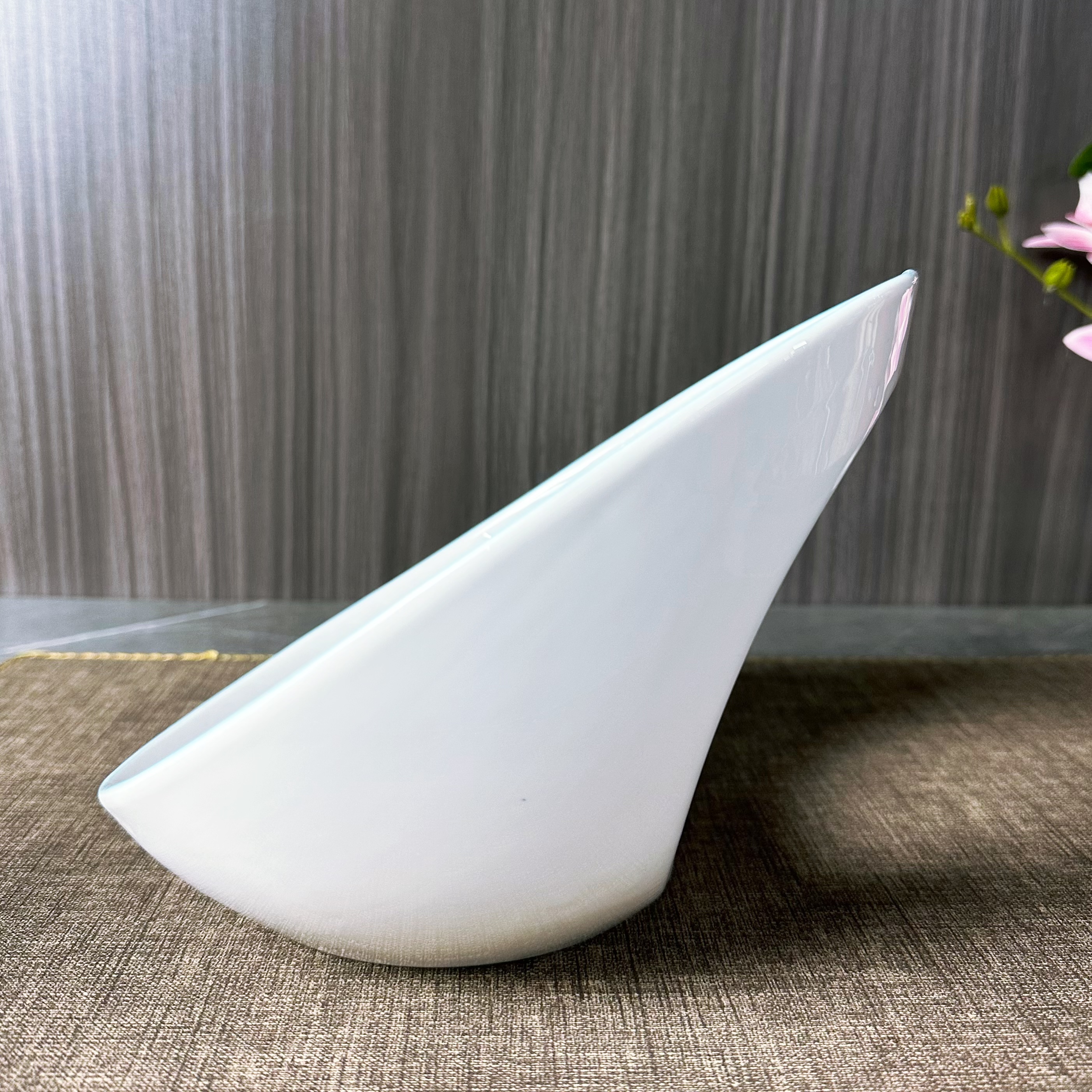 The Blue Lotus series ceramic Industrial Day and Moon Bowl is a creative and retro Chinese-style tableware for commercial use in hotels and restaurants Specification image