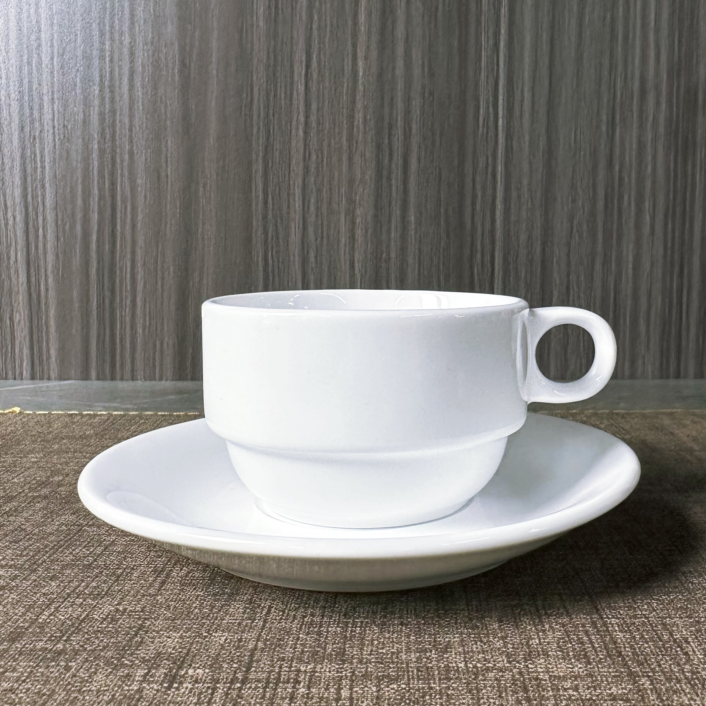 Two-piece classic white porcelain coffee cup and plate set for commercial use in hotels, restaurants, banquets, buffets and coffee shops