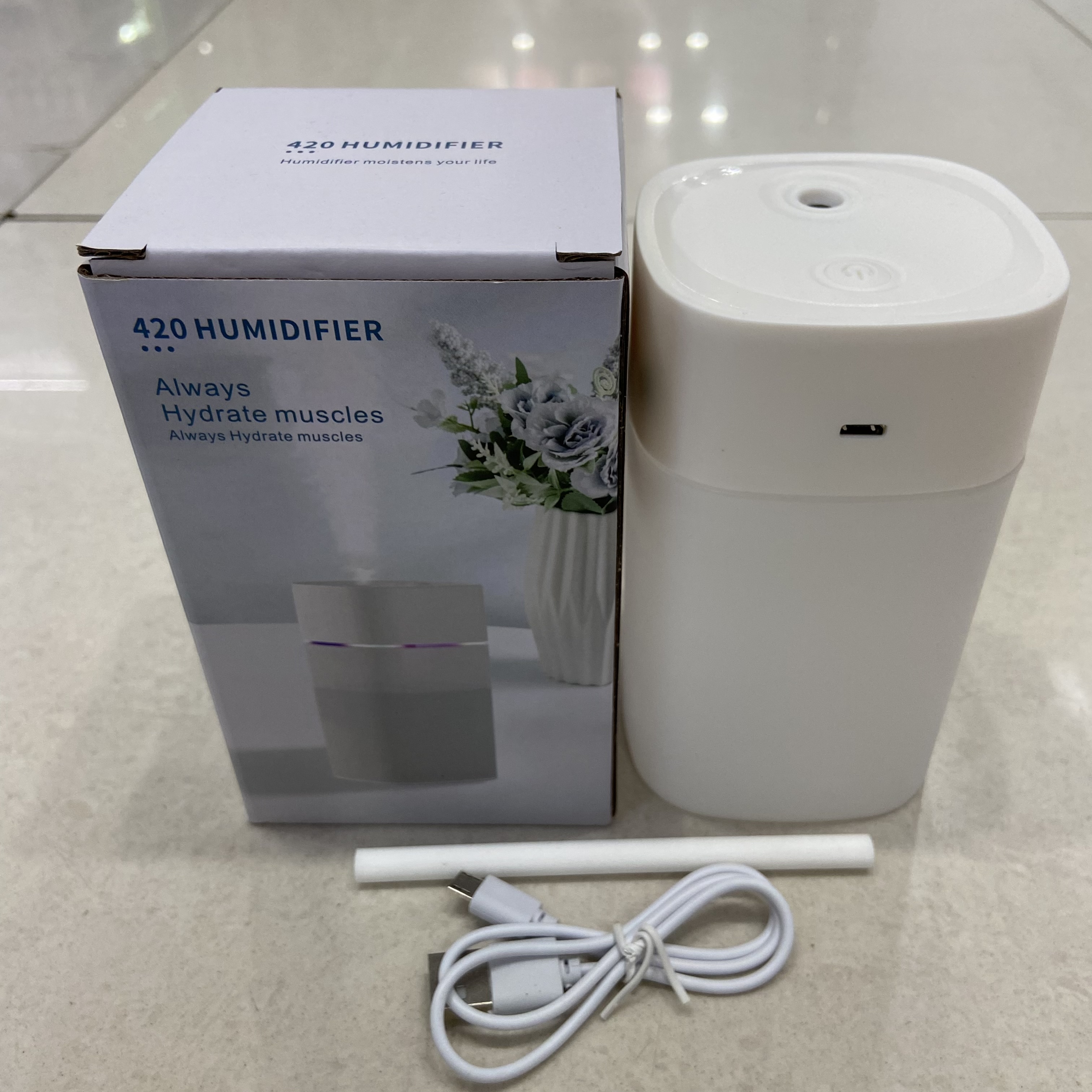 Single-spray humidifier, rechargeable mini car, small portable home, desktop portable