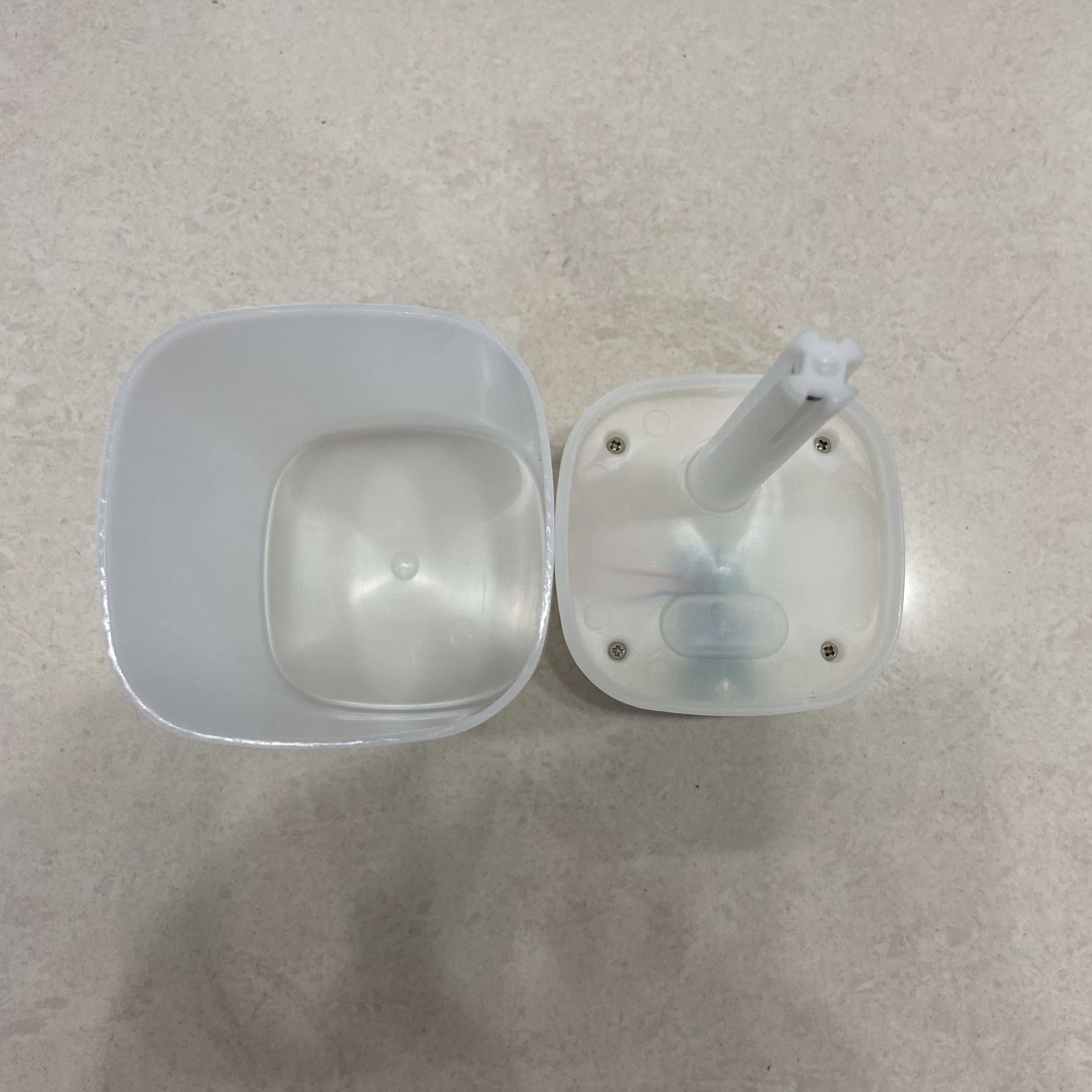 Single-spray humidifier, rechargeable mini car, small portable home, desktop portable Application Scenario
