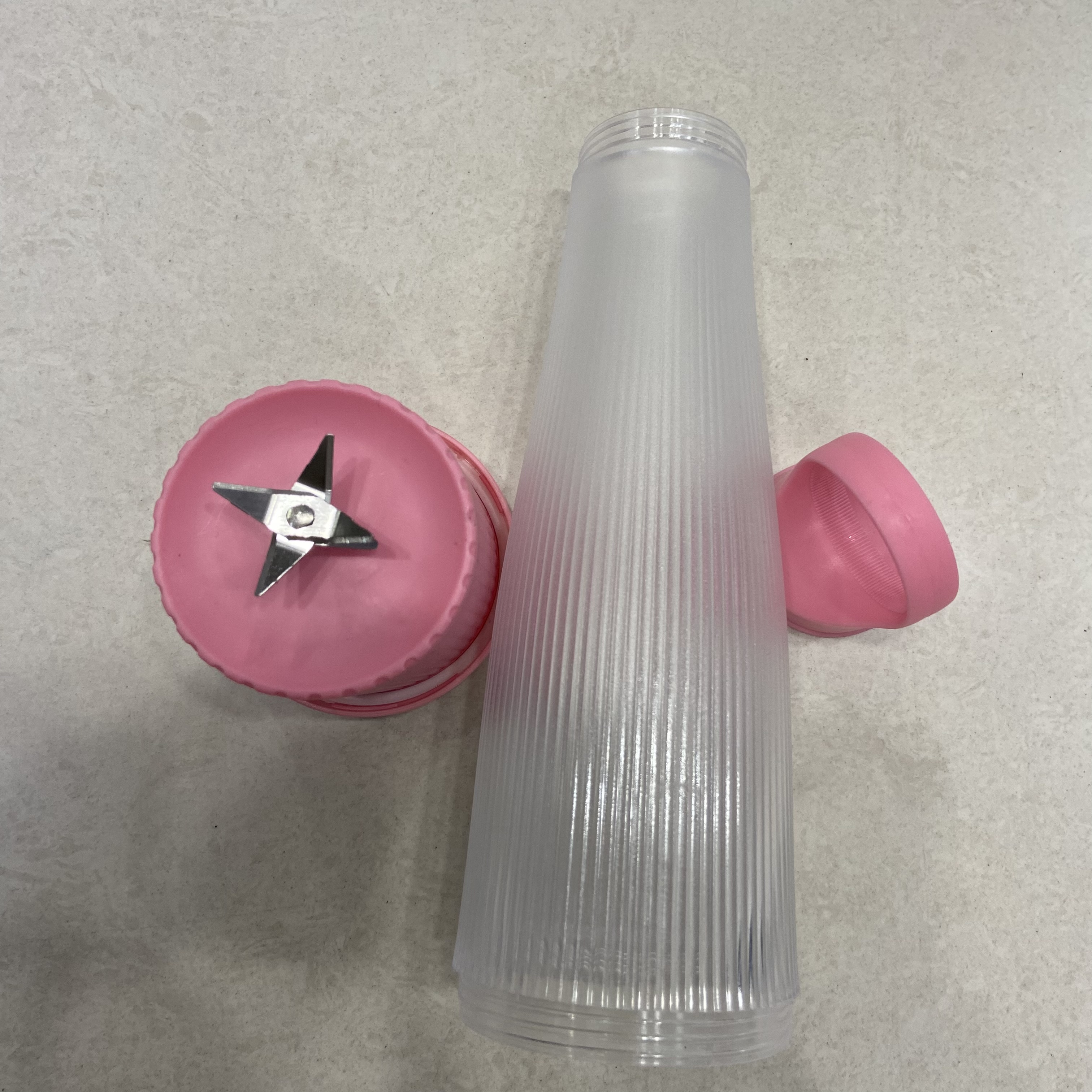 Portable electric fruit blending cup for fresh fruits, household rechargeable juicer Application Scenario