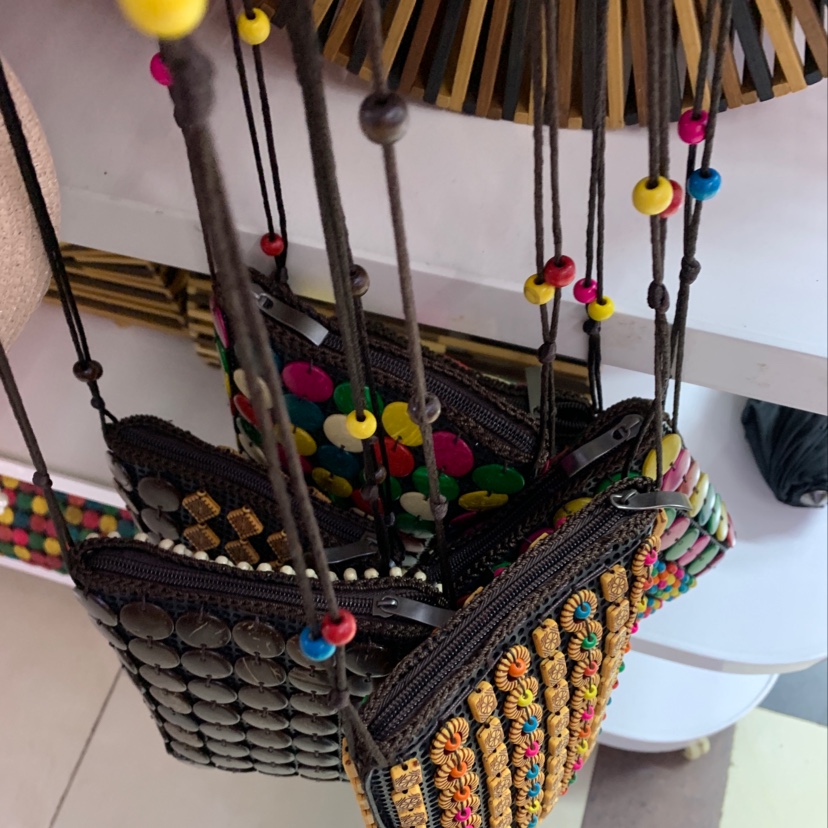 The resin women's bags, beaded mobile phone crossbody women's bags and scenic spots are selling well in the factory store of Baibian Bags for ten years Application Scenario